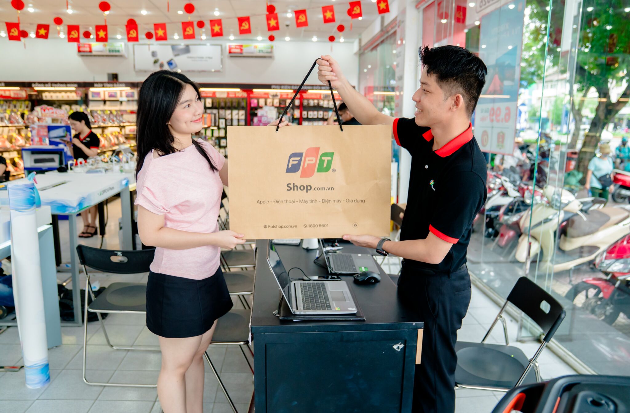 MacBook Neo ‘chào sân’ tại FPT Shop với giá từ 16.490.000 đồng, sở hữu ngay cùng ưu đãi quà tặng lên đến 5.000.000 đồng