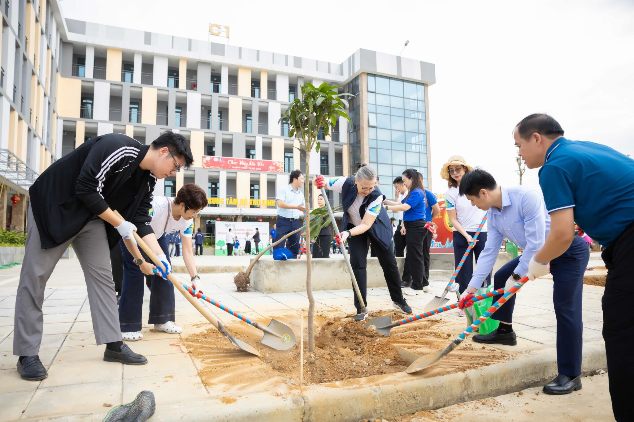 Metlife Foundation hỗ trợ hai tổ chức phi lợi nhuận tại Việt Nam giải quyết nhu cầu thiết yếu của cộng đồng