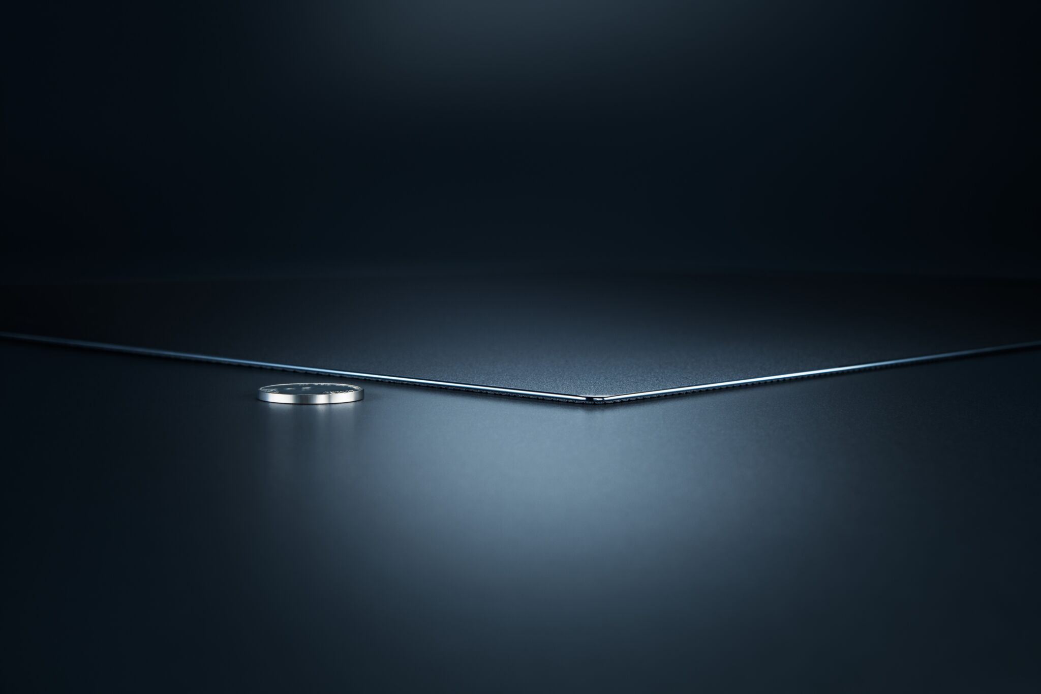 Razer Atlas Pro ra mắt: Lót chuột chơi game bằng kính mỏng nhất thế giới