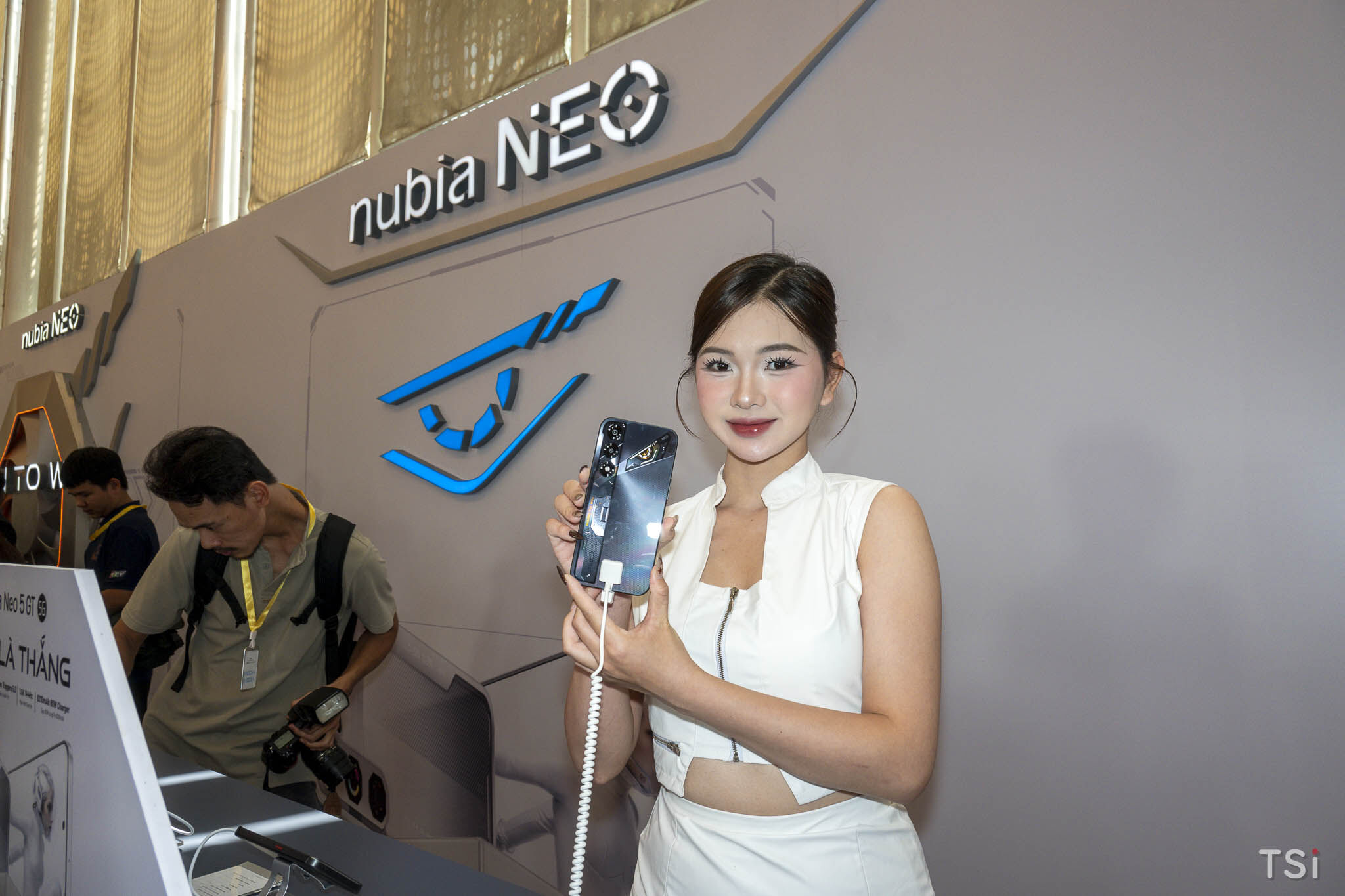 Ra mắt nubia NEO 5 Series: smartphone gaming với quạt tản nhiệt chủ động