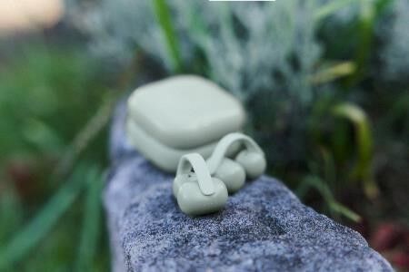 Sony Clip WF-LC900: Tai nghe mở với thiết kế dạng kẹp độc đáo, nghe nhạc và kết nối thế giới xung quanh cùng lúc