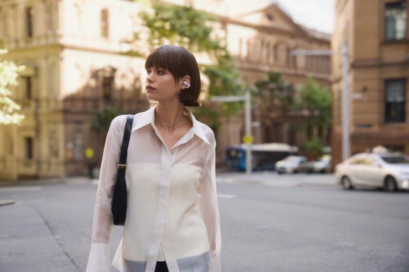 Sony Clip WF-LC900: Tai nghe mở với thiết kế dạng kẹp độc đáo, nghe nhạc và kết nối thế giới xung quanh cùng lúc