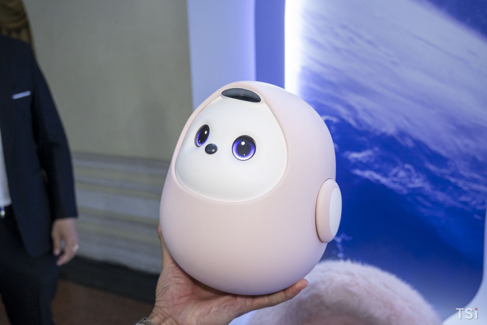 TCL giới thiệu thế hệ TV SQD-Mini LED và dãy sản phẩm gia dụng thông minh