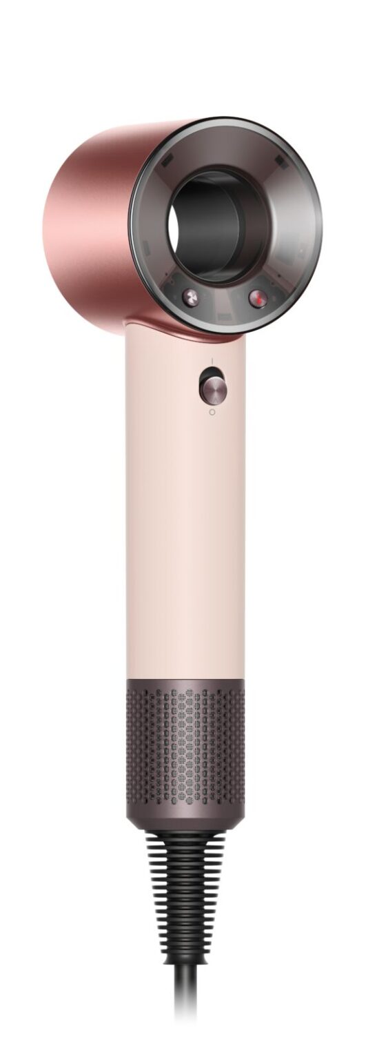 Dyson Supersonic Travel: Nhỏ hơn 32%, nhẹ hơn 25%, sấy mạnh mẽ. Dyson ra mắt máy sấy tóc Supersonic Travel tại Việt Nam: Nhỏ hơn 32%. Nhẹ hơn 25%. Sấy mạnh mẽ.