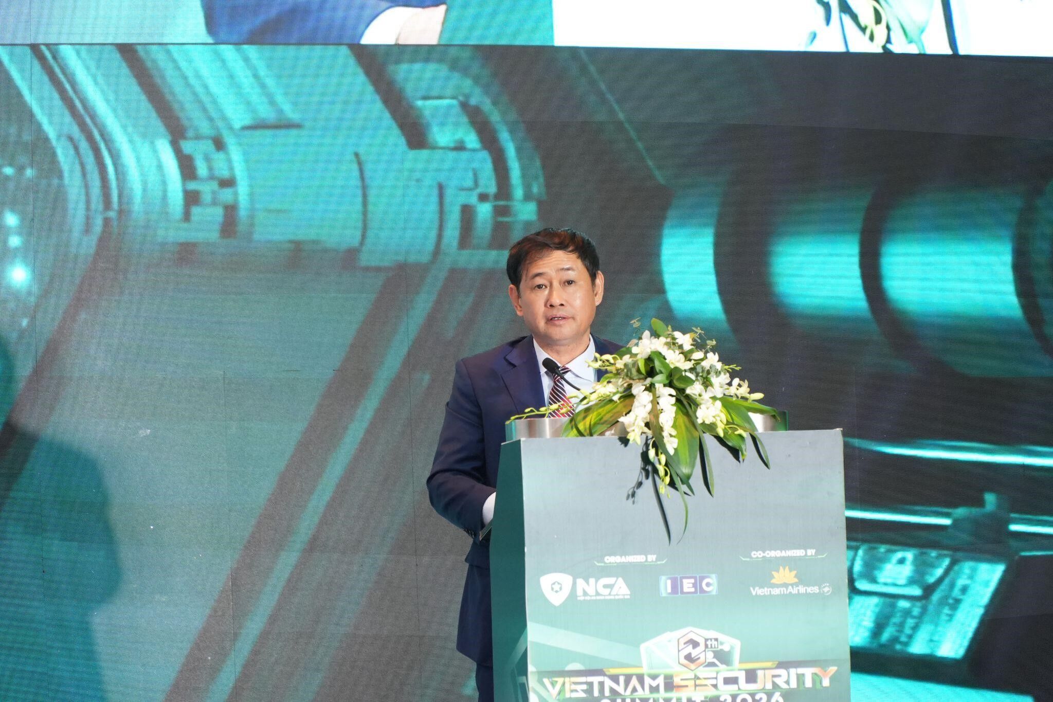 FPT chia sẻ cách chủ động bảo vệ dữ liệu trong kỷ nguyên AI FPT chia sẻ cách tiếp cận bảo vệ dữ liệu chủ động trong thời đại AI và hậu lượng tử