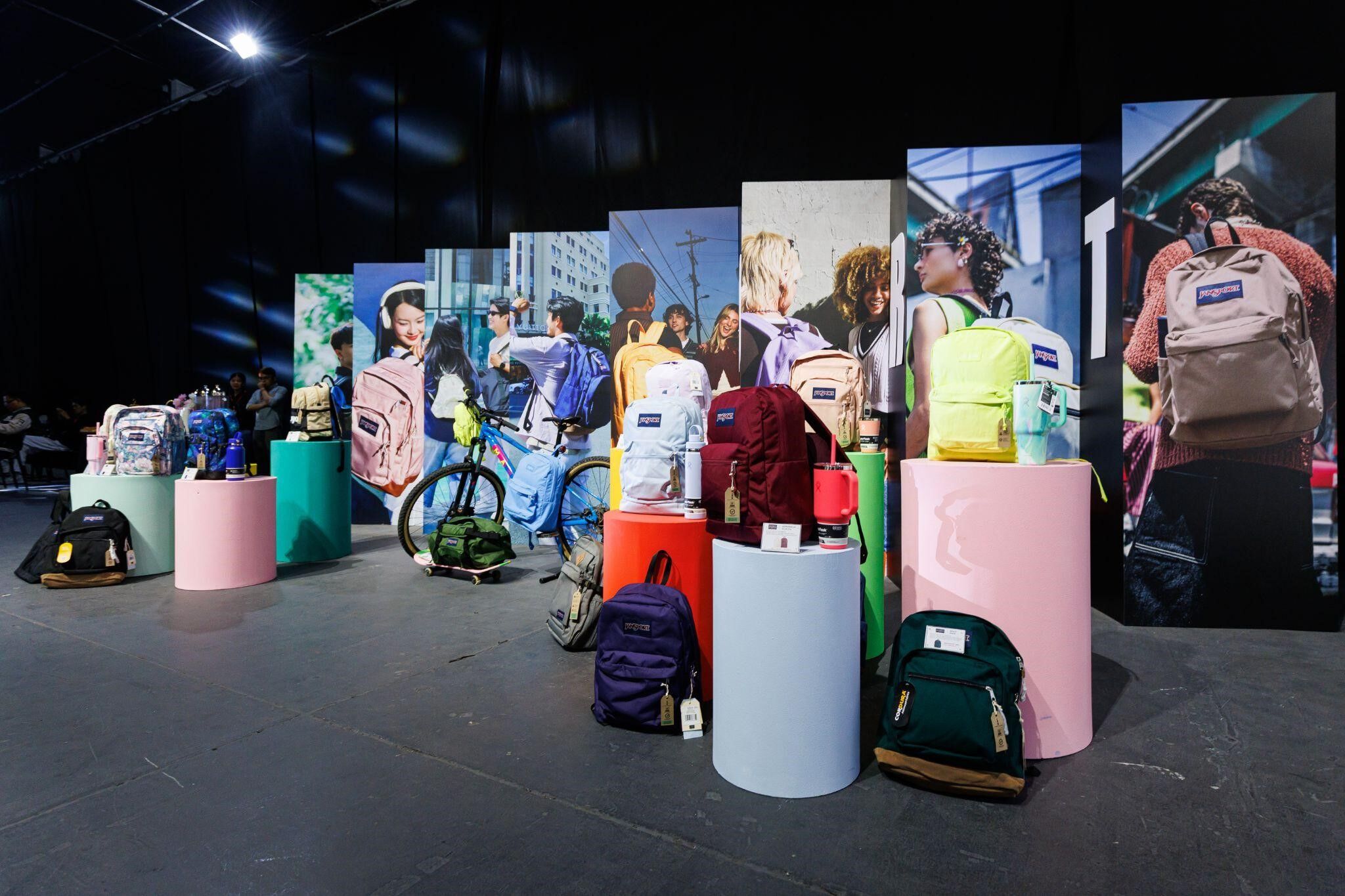HDGroup chính thức phân phối sản phẩm JanSport và Thule tại Việt Nam HDGroup tổ chức “KEEP MOVING – GRAND EVENT”, chính thức ra mắt JanSport và Thule tại Việt Nam