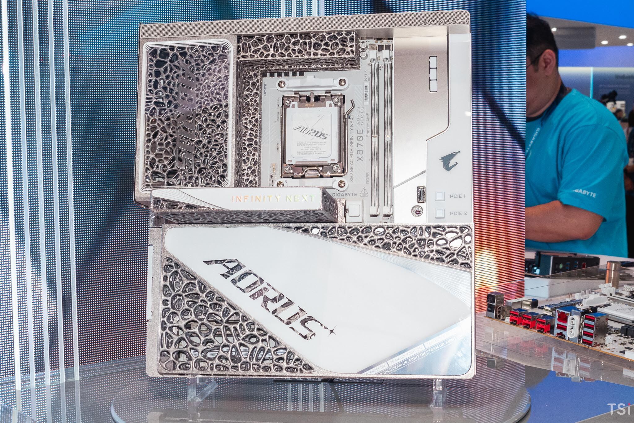 [Computex 2026] - GIGABYTE ra mắt dòng bo mạch chủ AORUS INFINITY X870E và X870