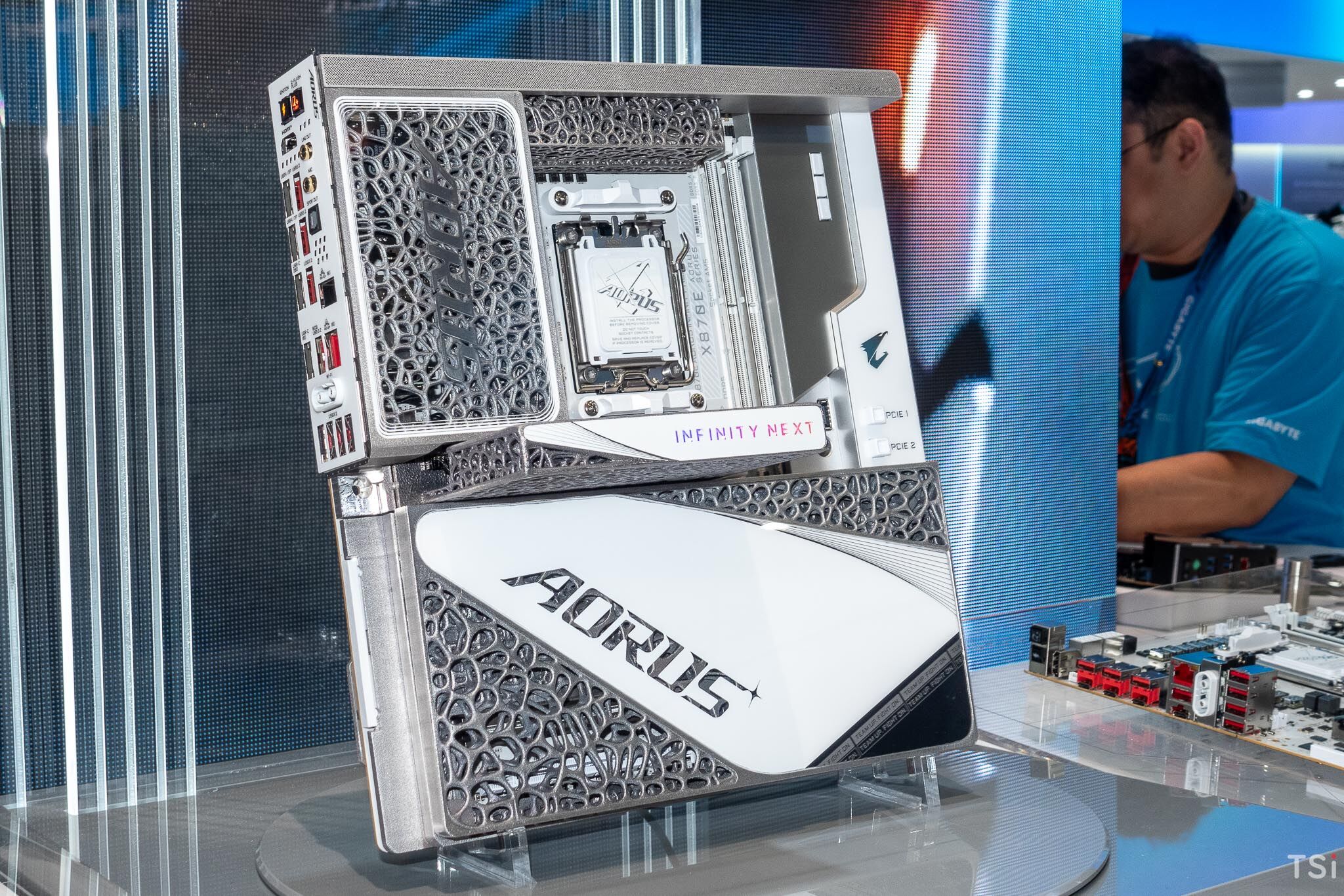 [Computex 2026] - GIGABYTE ra mắt dòng bo mạch chủ AORUS INFINITY X870E và X870