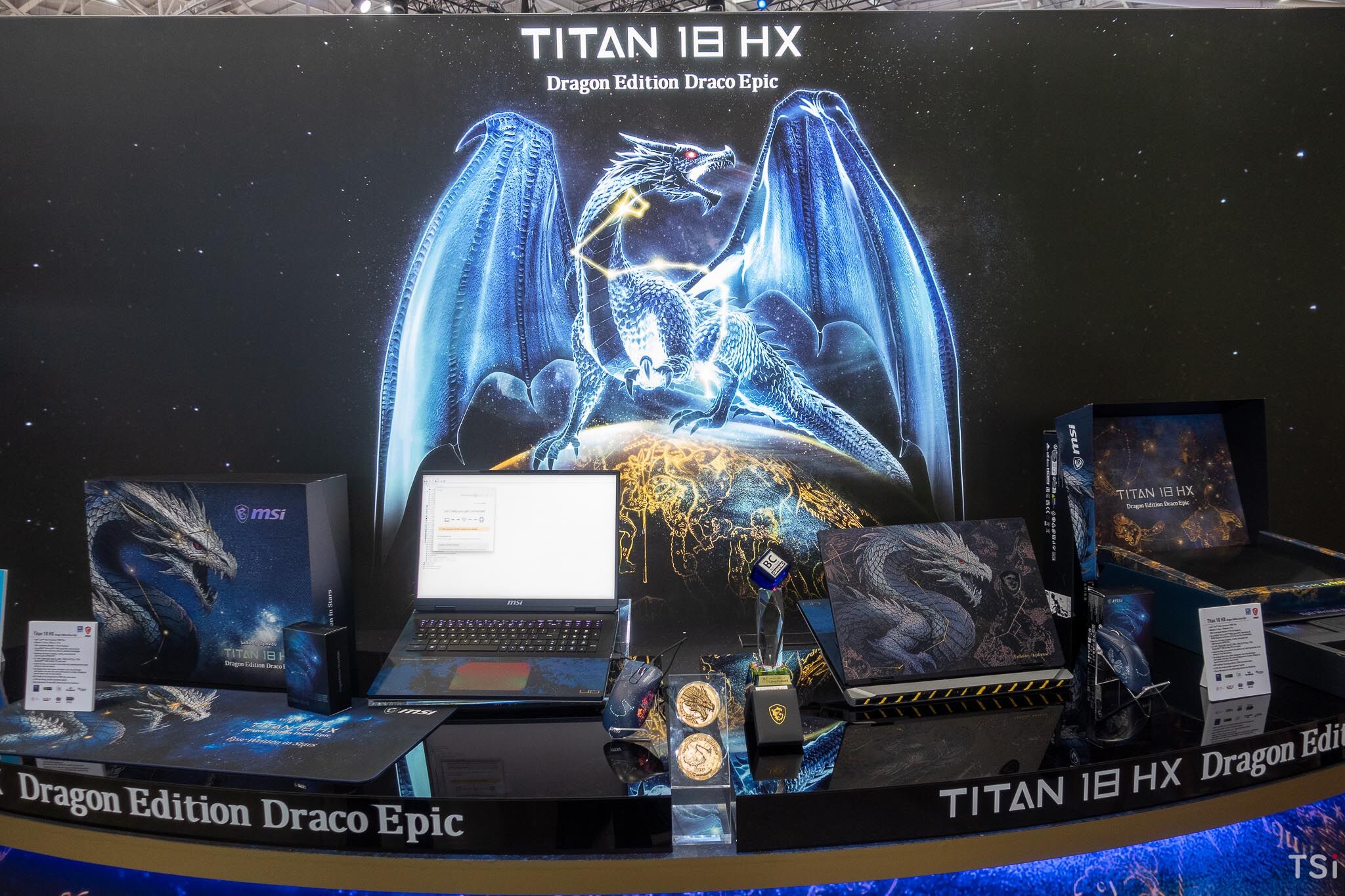 [Computex 2026] - Cận cảnh MSI Titan 18 HX Dragon Edition Draco Epic và Prestige 14 Flip AI+ Vincent van Gogh Edition