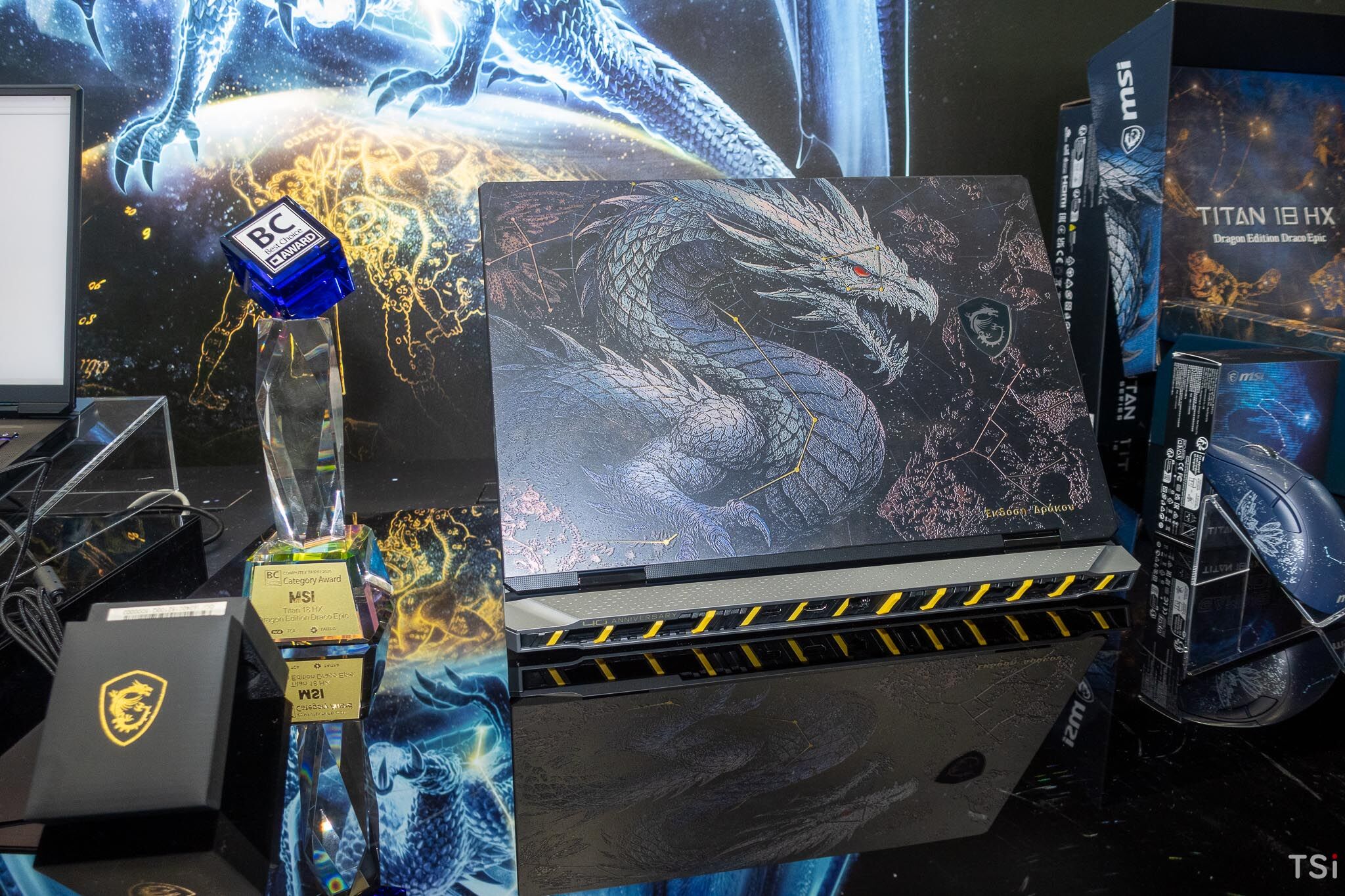 [Computex 2026] - Cận cảnh MSI Titan 18 HX Dragon Edition Draco Epic và Prestige 14 Flip AI+ Vincent van Gogh Edition