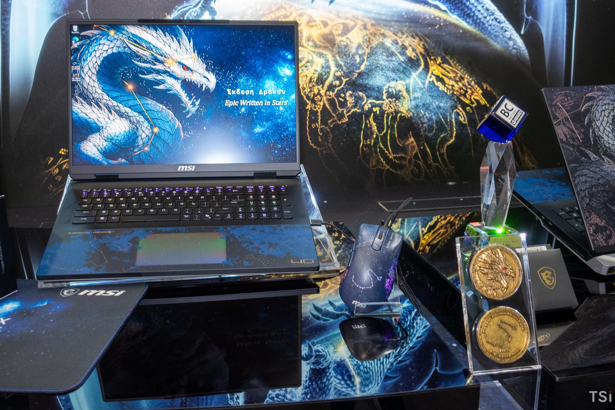 [Computex 2026] - Cận cảnh MSI Titan 18 HX Dragon Edition Draco Epic và Prestige 14 Flip AI+ Vincent van Gogh Edition