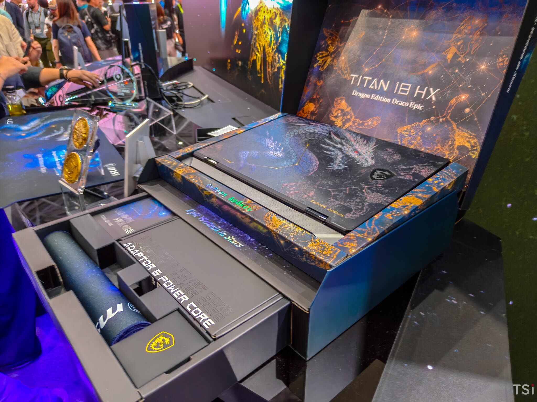 [Computex 2026] - Cận cảnh MSI Titan 18 HX Dragon Edition Draco Epic và Prestige 14 Flip AI+ Vincent van Gogh Edition