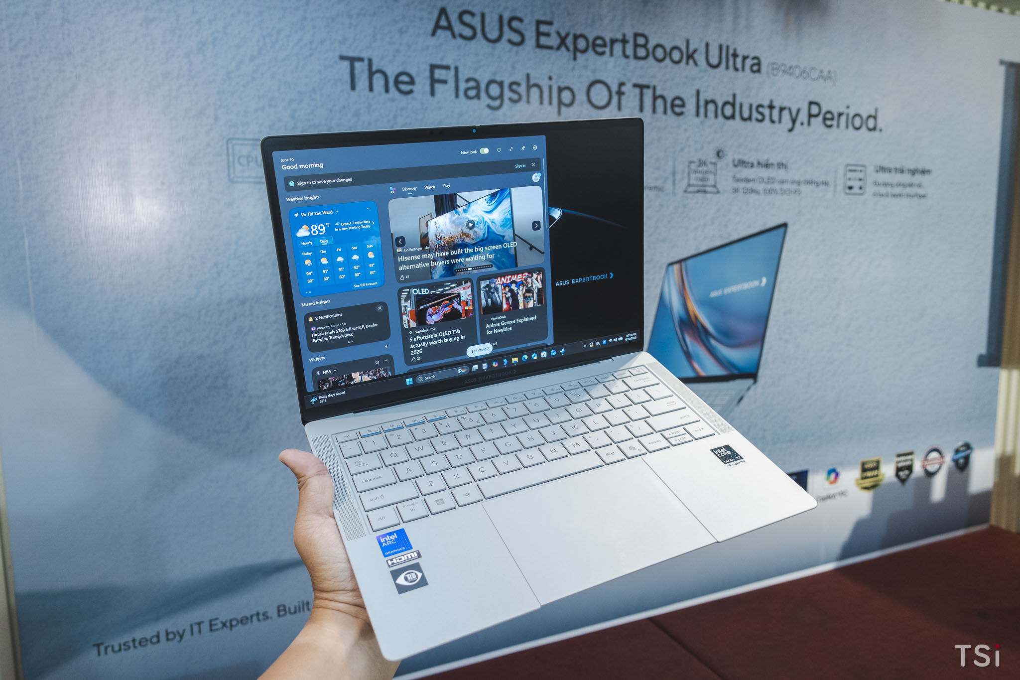 ASUS ExpertBook Ultra giá 100 triệu: định nghĩa lại laptop doanh nghiệp cao cấp?