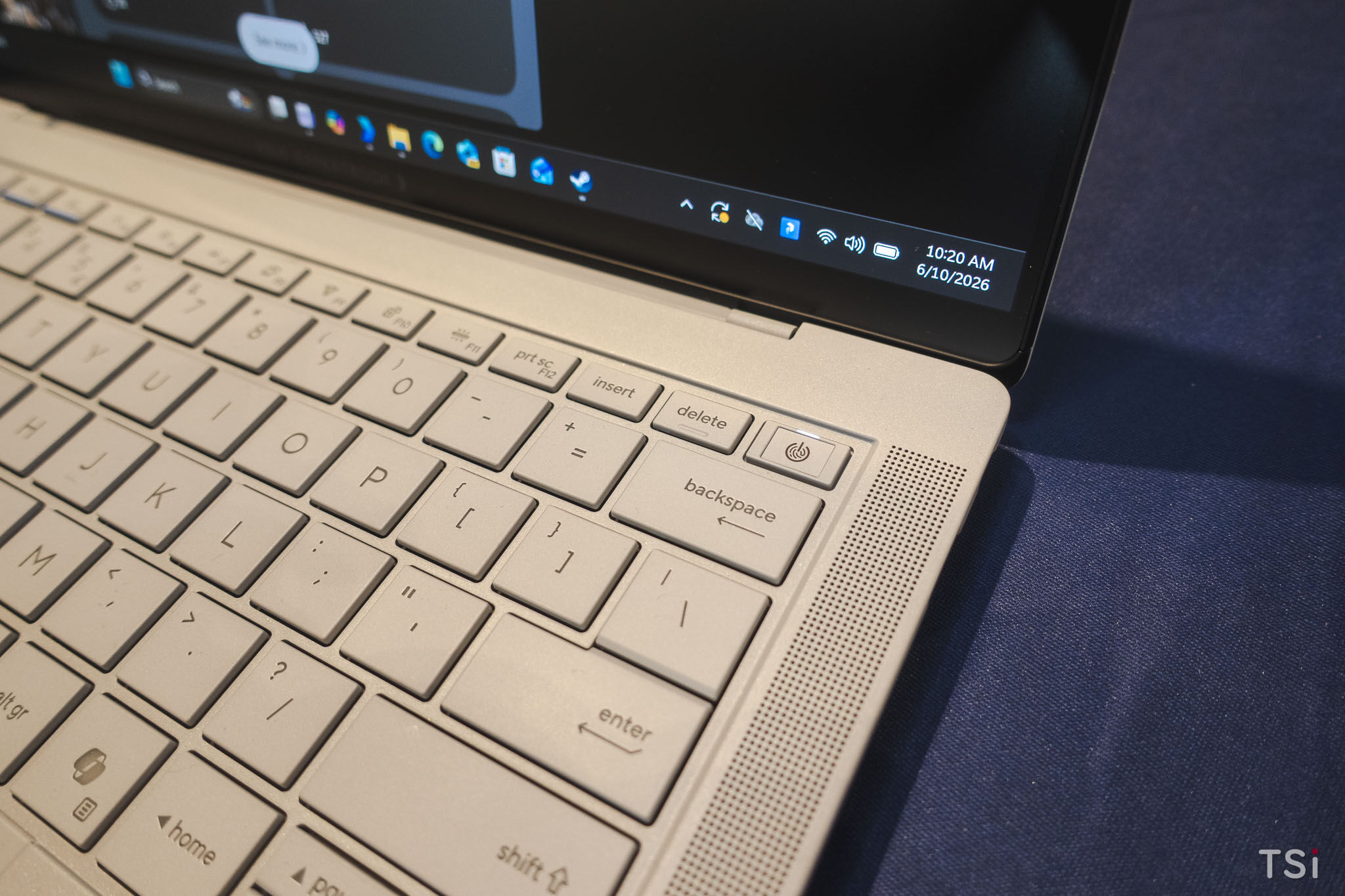 ASUS ExpertBook Ultra giá 100 triệu: định nghĩa lại laptop doanh nghiệp cao cấp?