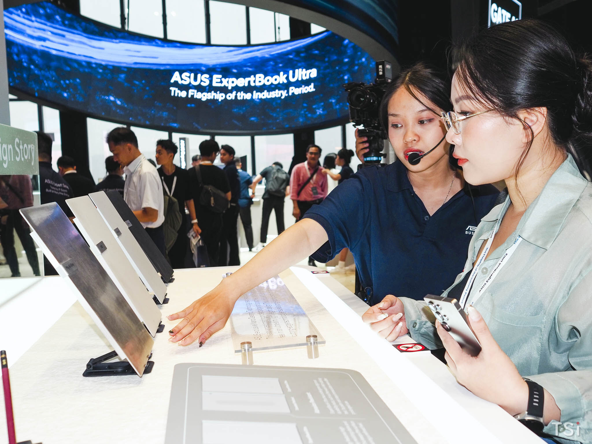 ASUS ExpertBook Ultra: đỉnh cao của phân khúc laptop doanh nghiệp