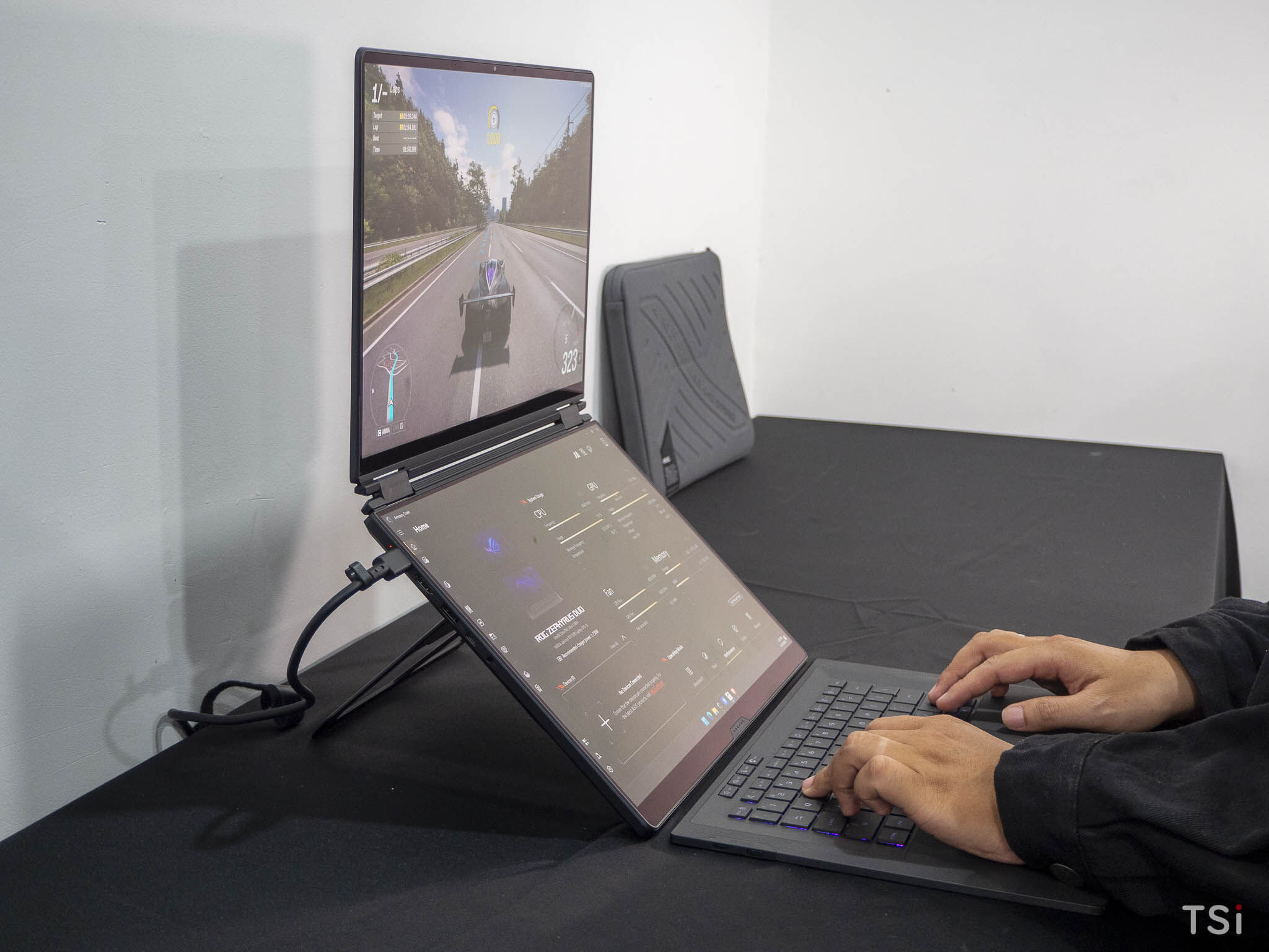 ASUS ROG ra mắt ROG Zephyrus Duo, Zephyrus G14 và G16, giá từ 74 triệu đồng ASUS ROG ra mắt ROG Zephyrus Duo, Zephyrus G14 và G16, giá từ 74 triệu đồng