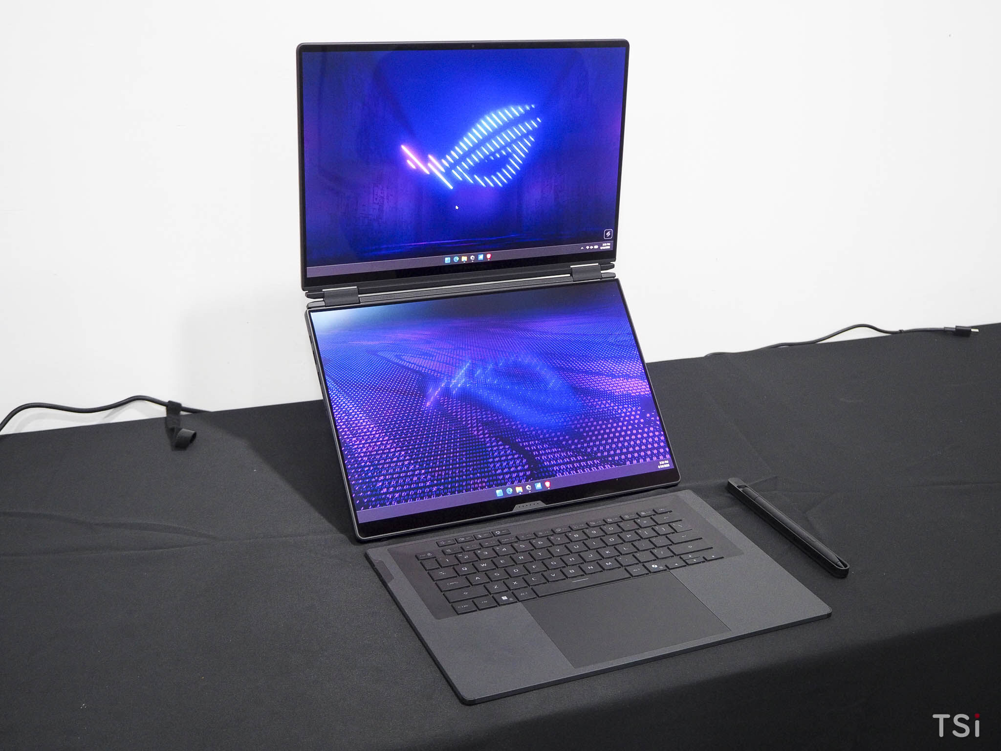 ASUS ROG ra mắt ROG Zephyrus Duo, Zephyrus G14 và G16, giá từ 74 triệu đồng ASUS ROG ra mắt ROG Zephyrus Duo, Zephyrus G14 và G16, giá từ 74 triệu đồng