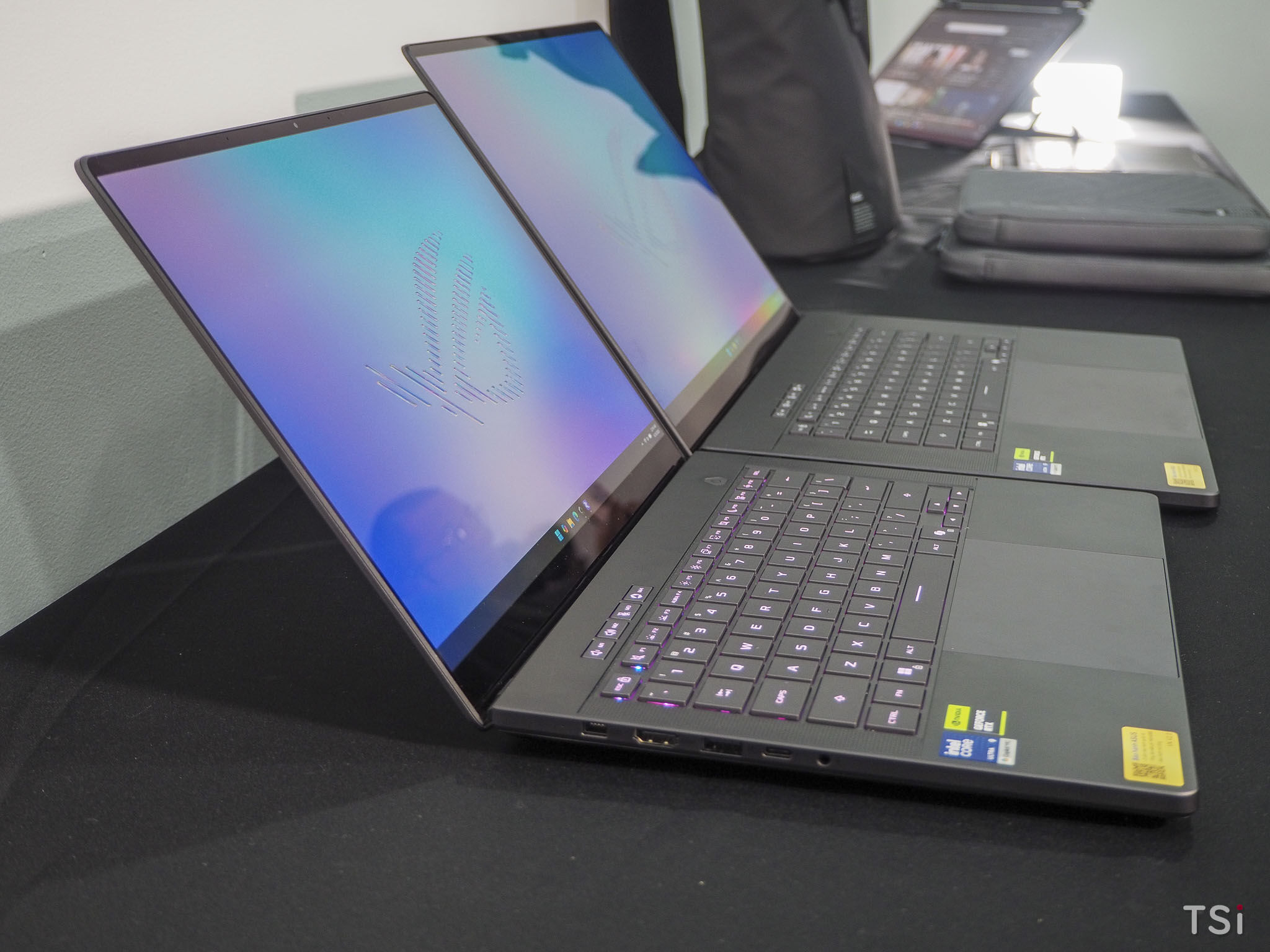 ASUS ROG ra mắt ROG Zephyrus Duo, Zephyrus G14 và G16, giá từ 74 triệu đồng ASUS ROG ra mắt ROG Zephyrus Duo, Zephyrus G14 và G16, giá từ 74 triệu đồng