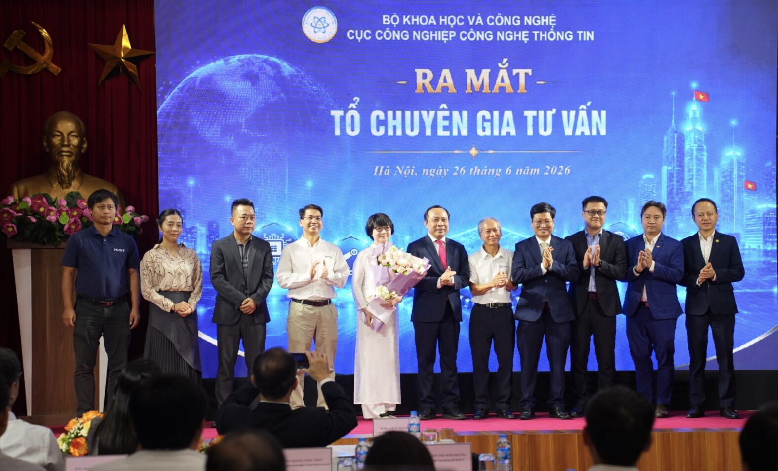 FPT đồng hành cùng Trung tâm quốc gia Hỗ trợ sản xuất thử chip bán dẫn, thúc đẩy hệ sinh thái chip bán dẫn Make in Vietnam