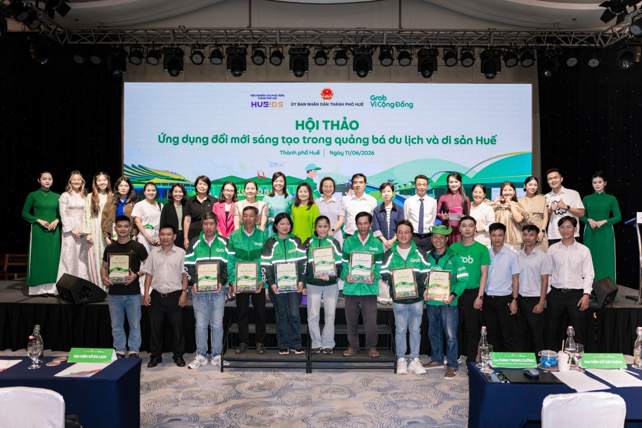 Grab Việt Nam sơ kết một năm hợp tác với Thành phố Huế Grab Việt Nam sơ kết một năm hợp tác với Thành phố Huế, kỳ vọng nhân rộng mô hình hợp tác để thúc đẩy tăng trưởng kinh tế - xã hội