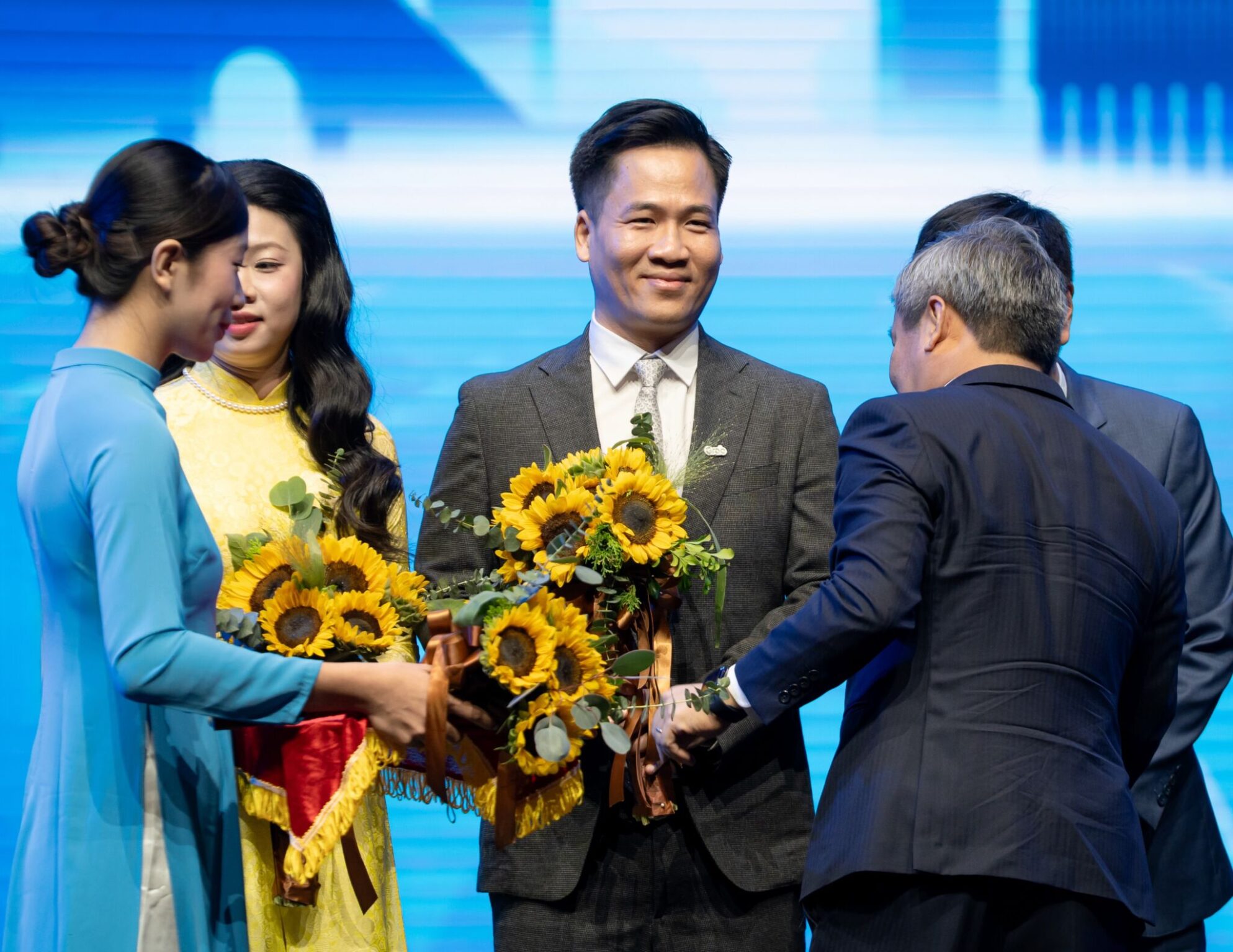 Thành phố Hà Nội và Grab Việt Nam hợp tác thúc đẩy phát triển đô thị thông minh và chuyển đổi số