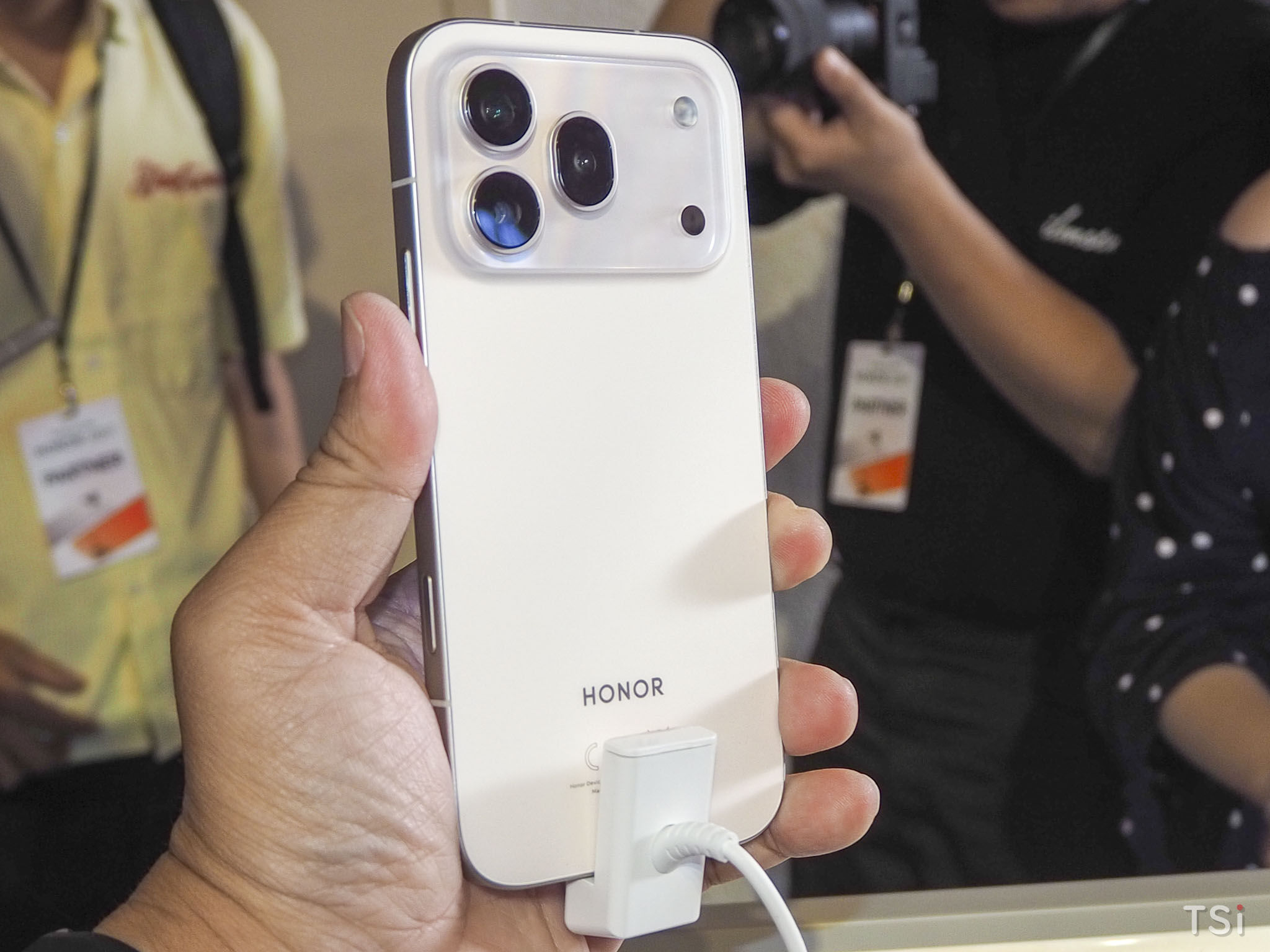 HONOR ra mắt HONOR 600 series và HONOR Pad X8b HONOR ra mắt HONOR 600 series và HONOR Pad X8b