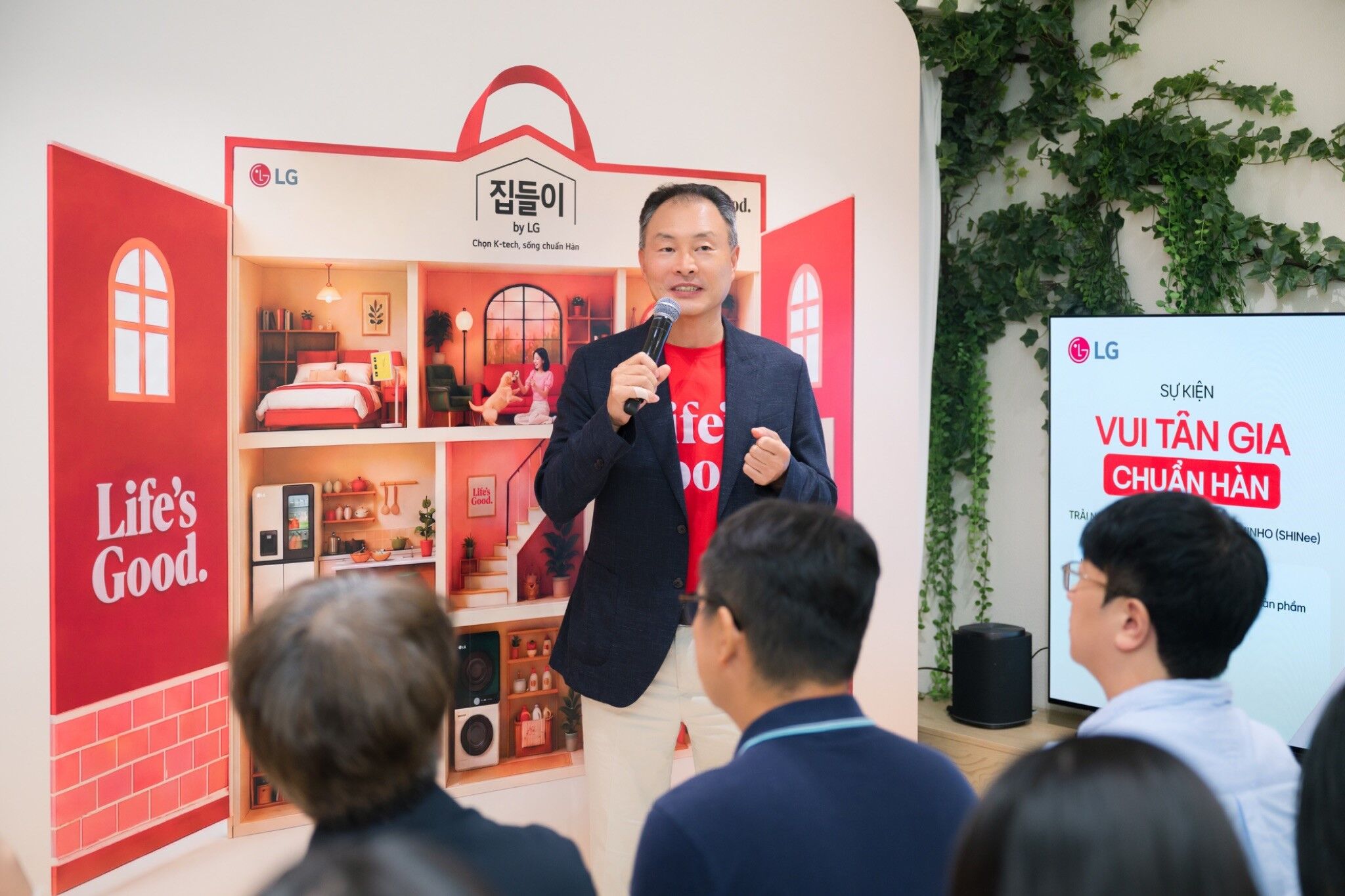 MINHO (SHINee) cùng LG Electronics Việt Nam đưa nhịp sống Seoul năng động về giữa lòng Sài Gòn MINHO (SHINee) cùng LG Electronics Việt Nam đưa nhịp sống Seoul năng động về giữa lòng Sài Gòn