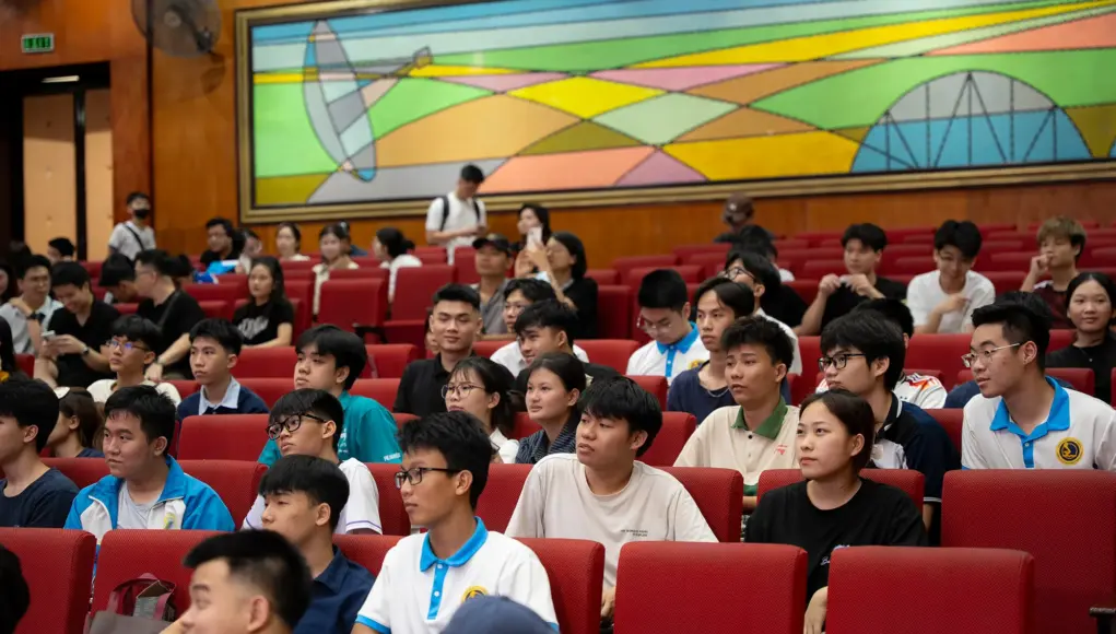 sinh-vien-cung-su-kien-colorful-va-microsoft-1 Hơn 200 sinh viên Đại học Giao thông Vận tải bùng nổ cùng sự kiện của COLORFUL và Microsoft