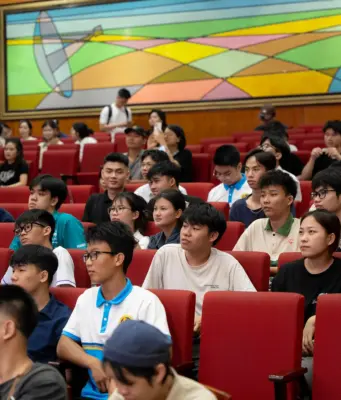 Hơn 200 sinh viên Đại học Giao thông Vận tải bùng nổ cùng sự kiện của COLORFUL và Microsoft Hơn 200 sinh viên Đại học Giao thông Vận tải bùng nổ cùng sự kiện của COLORFUL và Microsoft