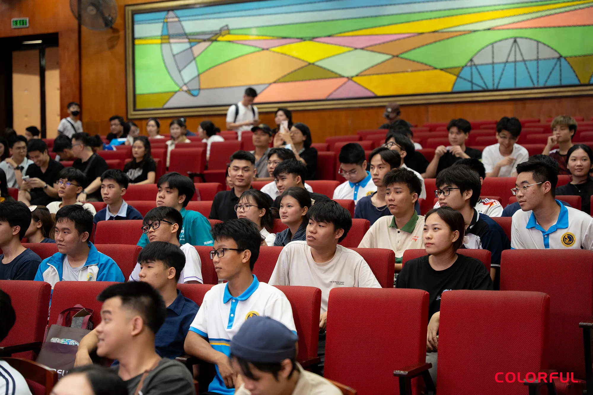 Hơn 200 sinh viên Đại học Giao thông Vận tải bùng nổ cùng sự kiện của COLORFUL và Microsoft Hơn 200 sinh viên Đại học Giao thông Vận tải bùng nổ cùng sự kiện của COLORFUL và Microsoft