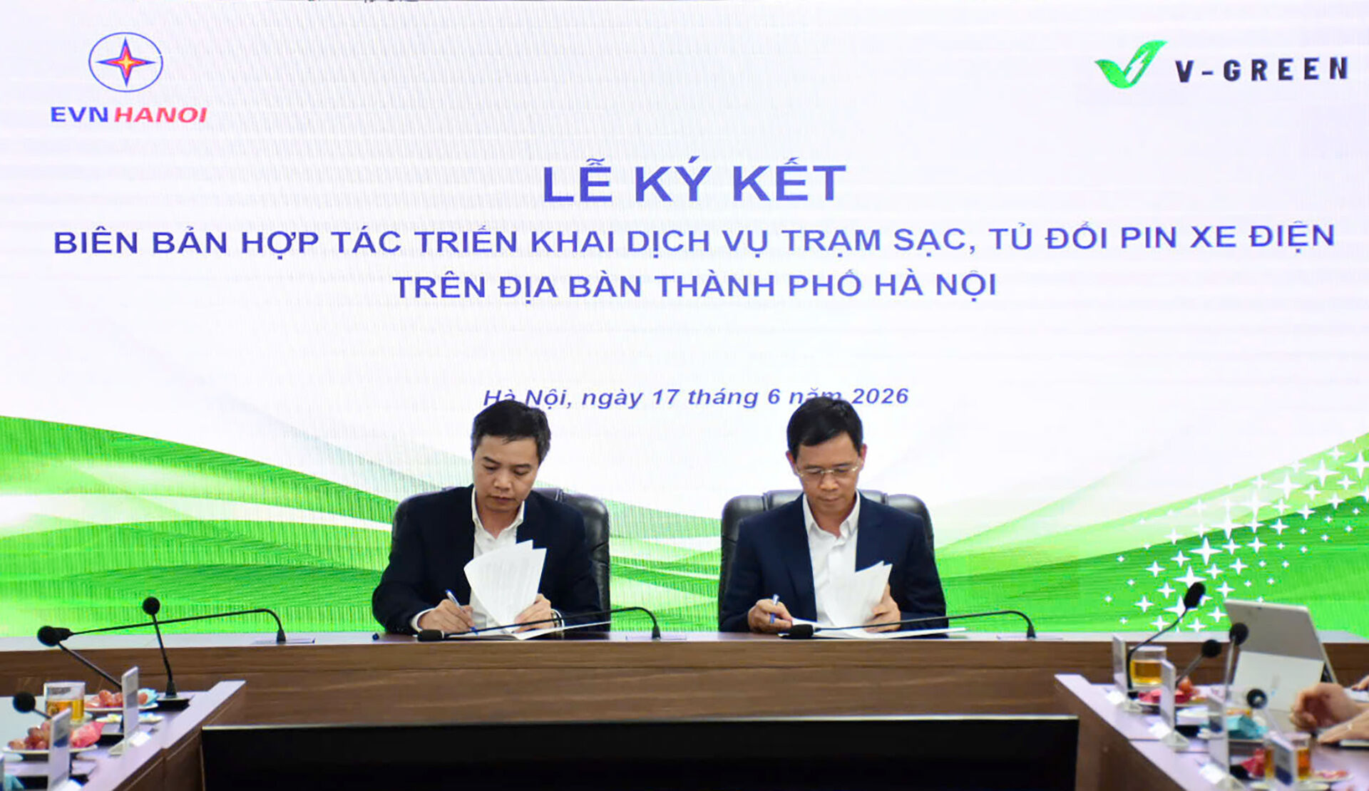 V-Green hợp tác EVNHANOI triển khai 10.000 tủ đổi pin xe máy điện V-Green hợp tác EVNHANOI triển khai 10.000 tủ đổi pin xe máy điện
