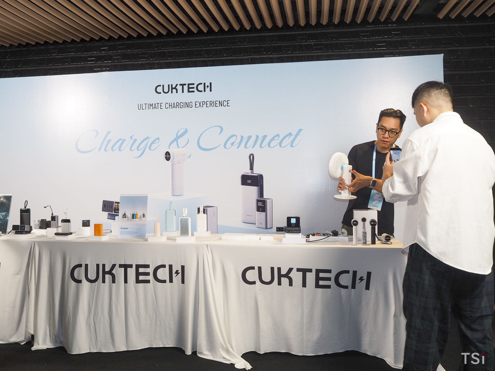 CUKTECH tổ chức sự kiện “Charge & Connect” đánh dấu vị trí trong thị trường công nghệ Việt Nam CUKTECH tổ chức sự kiện “Charge & Connect” đánh dấu vị trí trong thị trường công nghệ Việt Nam