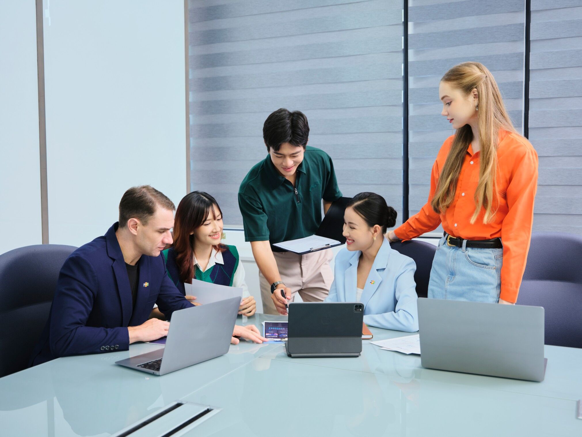 FPT hợp tác Forrester khảo sát gần 400 lãnh đạo công nghệ toàn cầu về AI FPT hợp tác Forrester khảo sát gần 400 lãnh đạo công nghệ toàn cầu về AI