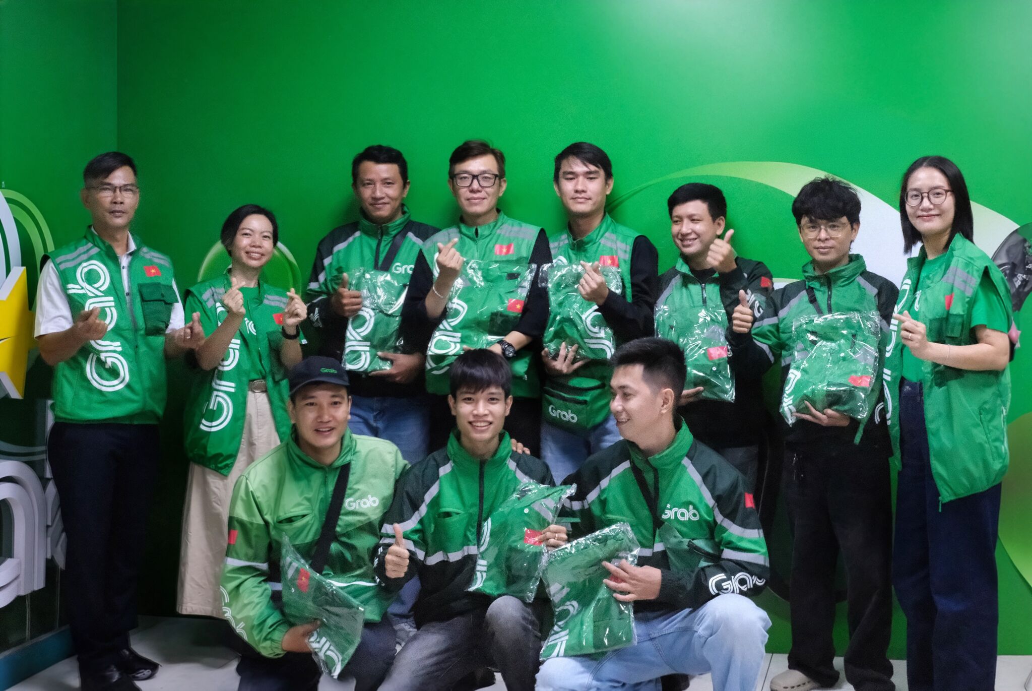 Grab trao tặng hơn 35.000 phần quà cho các đối tác tài xế Grab trao tặng hơn 35.000 phần quà cho các đối tác tài xế