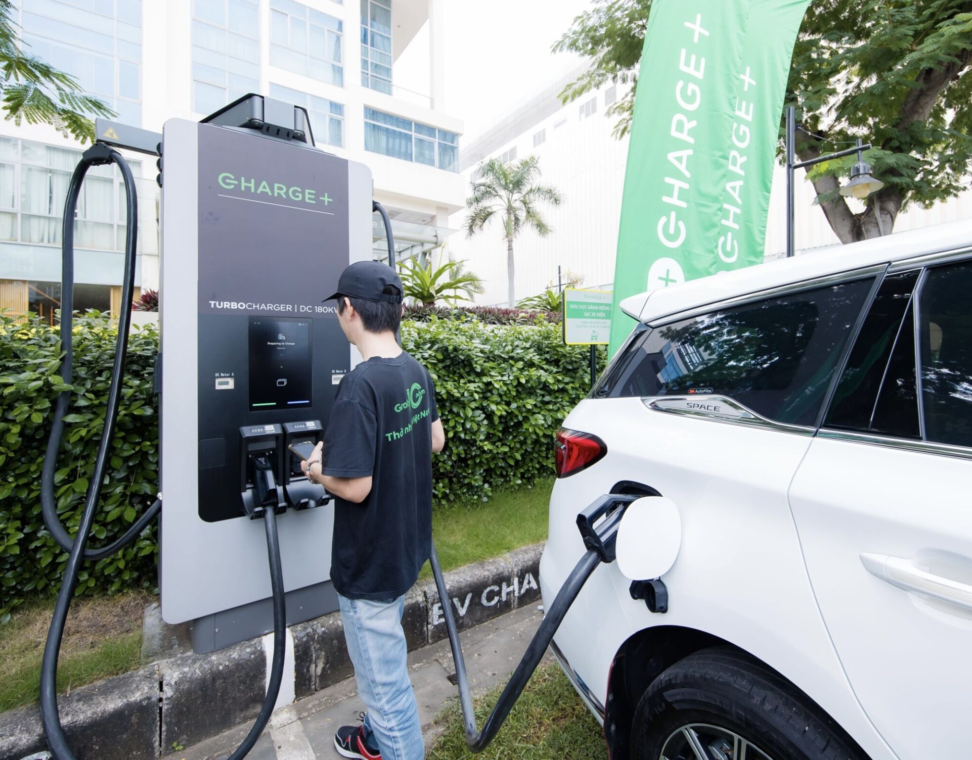 Grab đầu tư phát triển hạ tầng trạm sạc xe điện Grab đầu tư phát triển hạ tầng trạm sạc xe điện