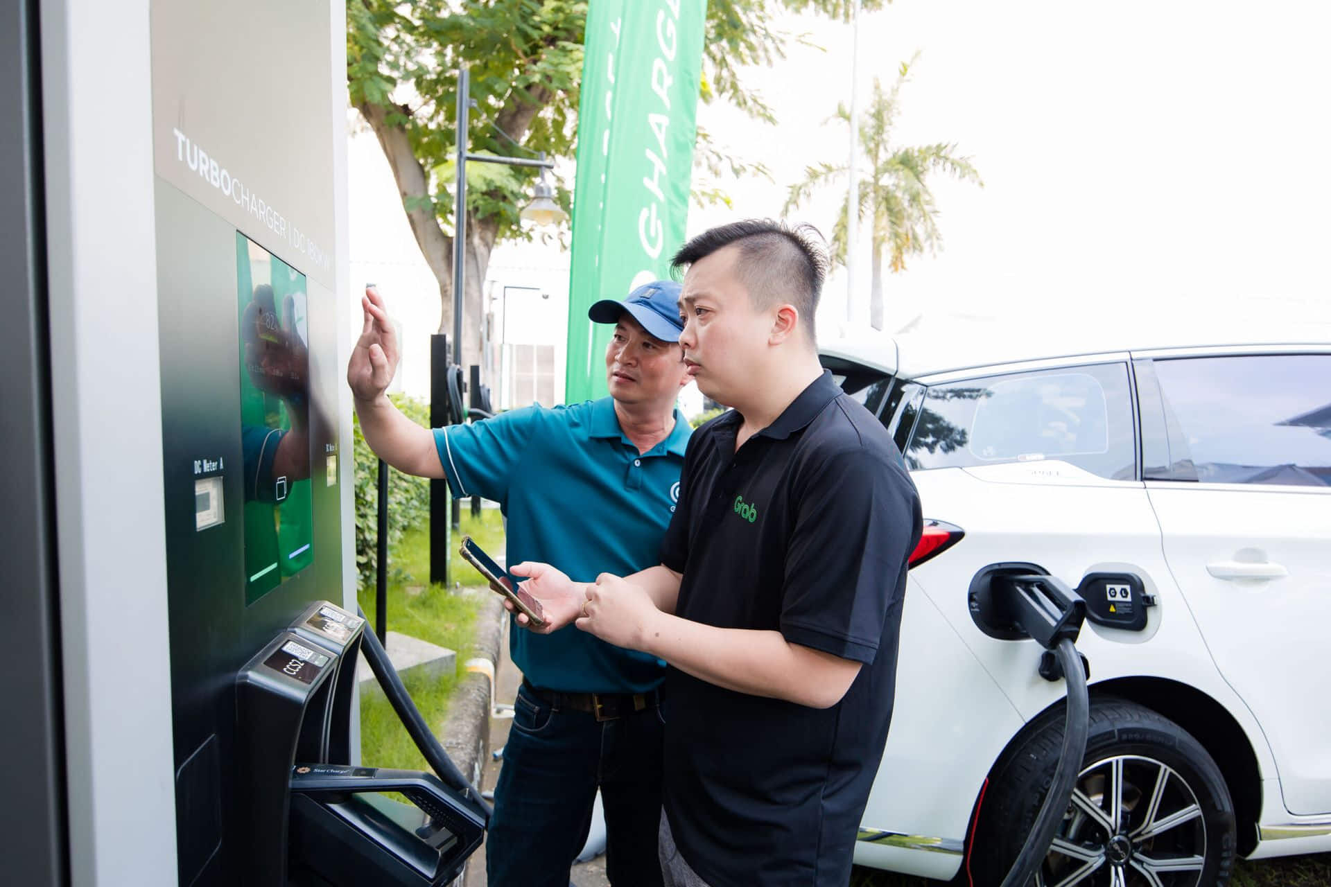 Grab đầu tư phát triển hạ tầng trạm sạc xe điện Grab đầu tư phát triển hạ tầng trạm sạc xe điện
