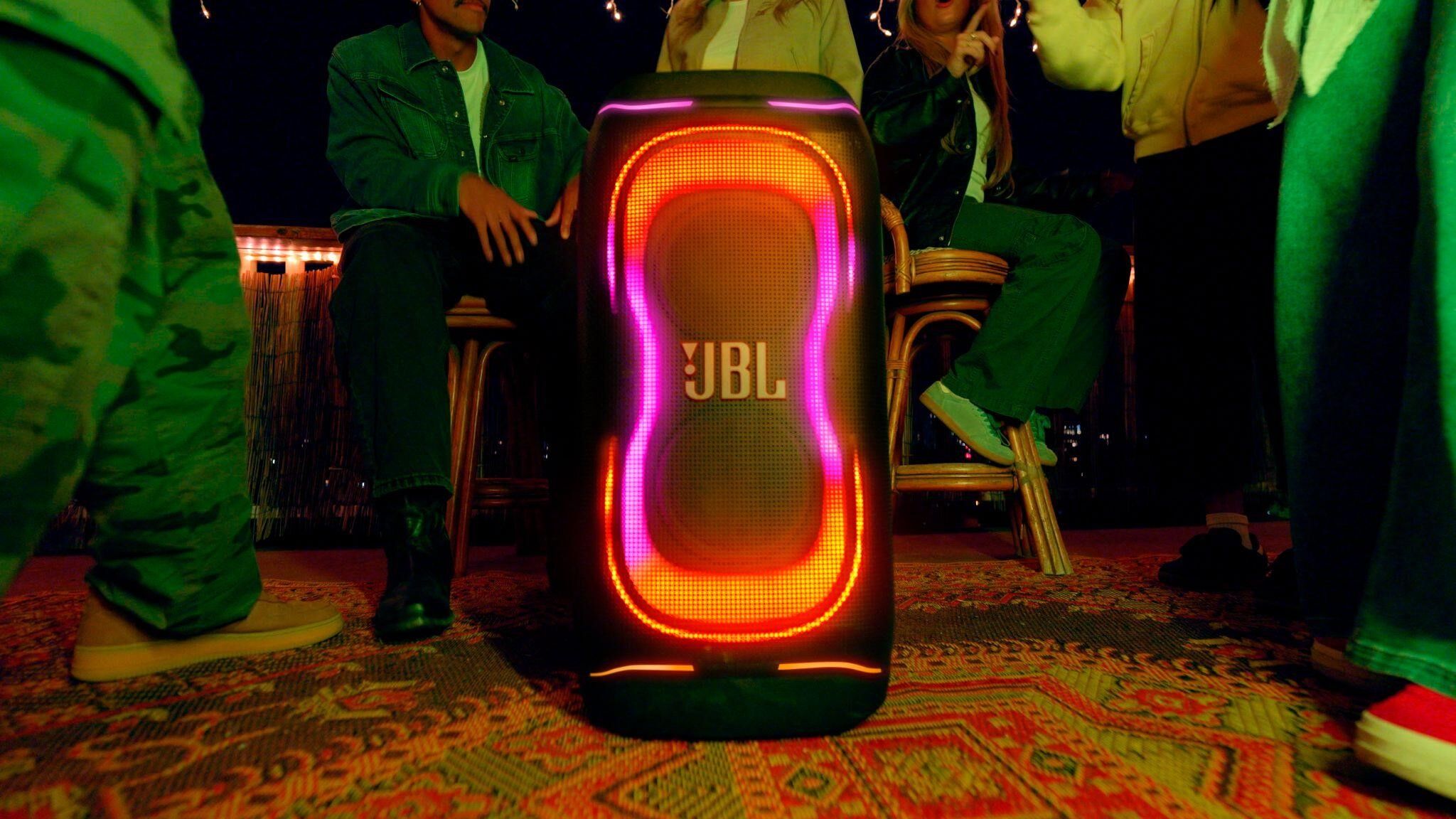 Khuấy động mọi cuộc vui cùng JBL PartyBox 330 và PartyBox 130