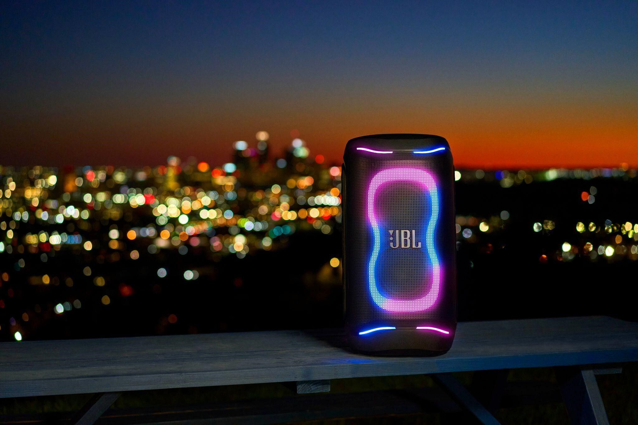 Khuấy động mọi cuộc vui cùng JBL PartyBox 330 và PartyBox 130