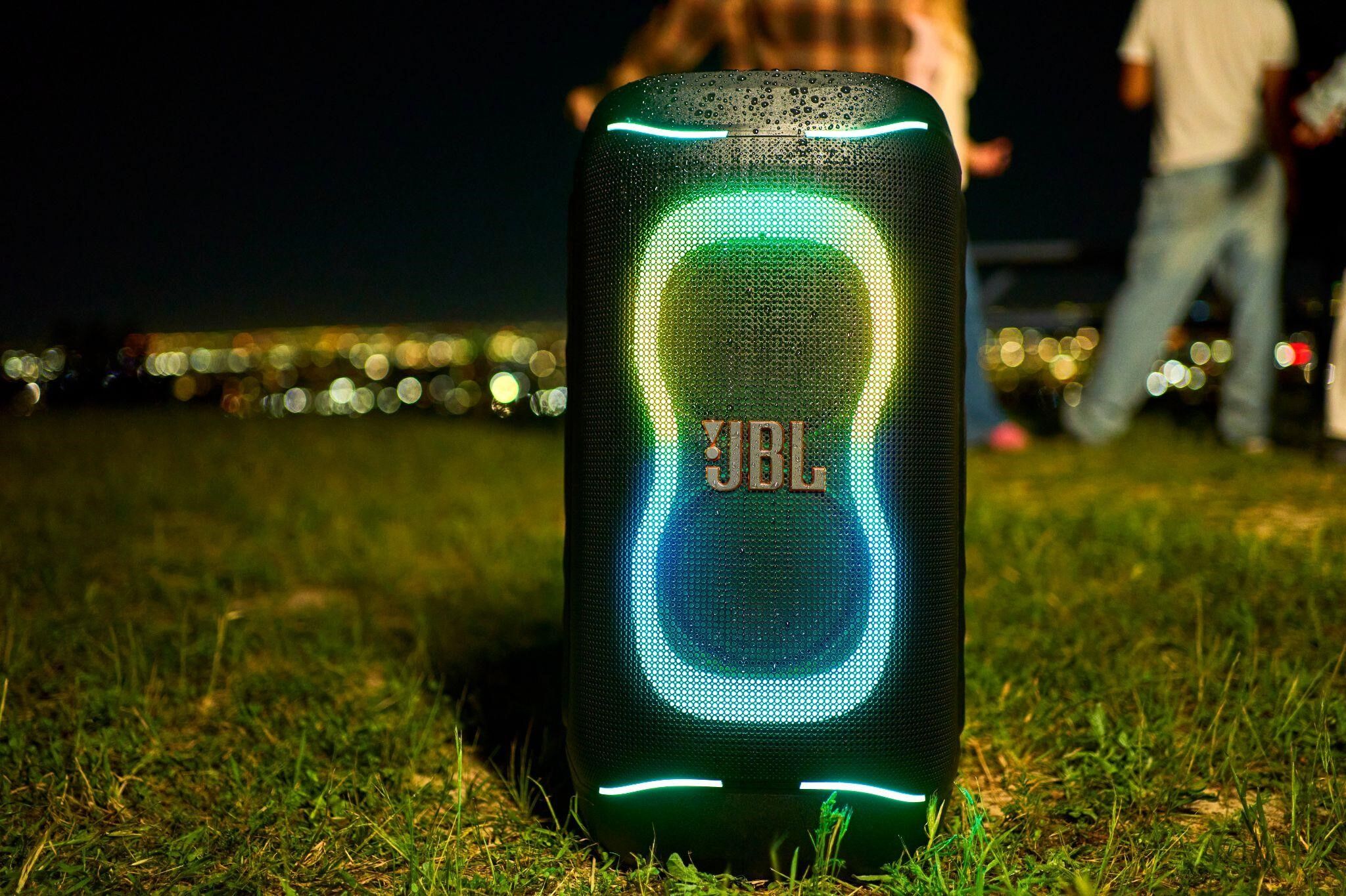 Khuấy động mọi cuộc vui cùng JBL PartyBox 330 và PartyBox 130