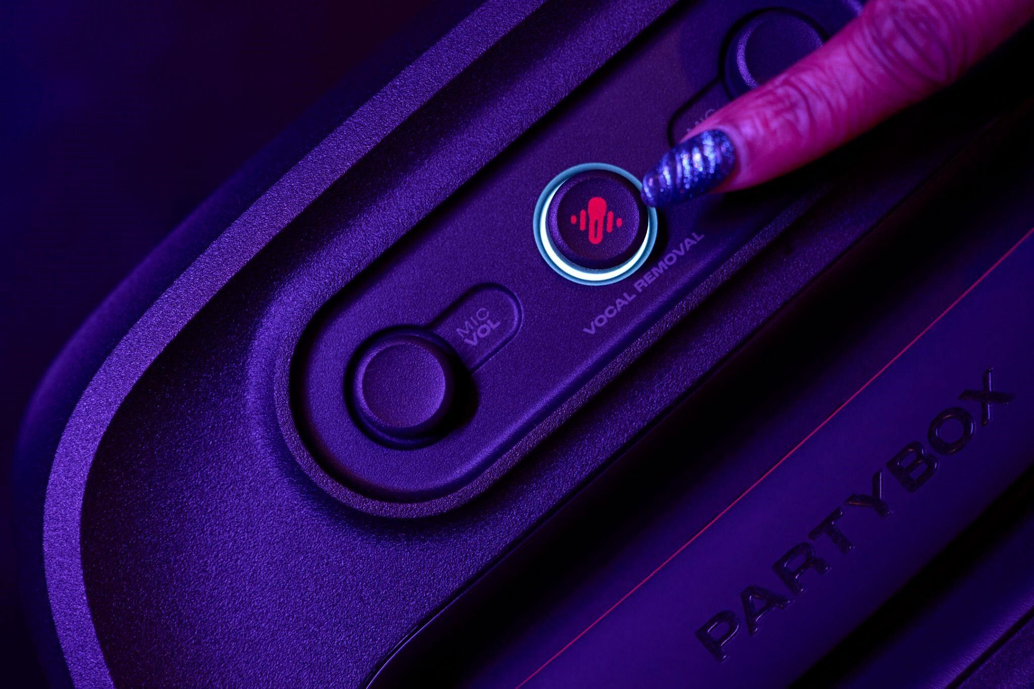 JBL ra mắt thế hệ PartyBox mới với công nghệ AI tách giọng hát theo thời gian thực JBL ra mắt thế hệ PartyBox mới với công nghệ AI tách giọng hát theo thời gian thực