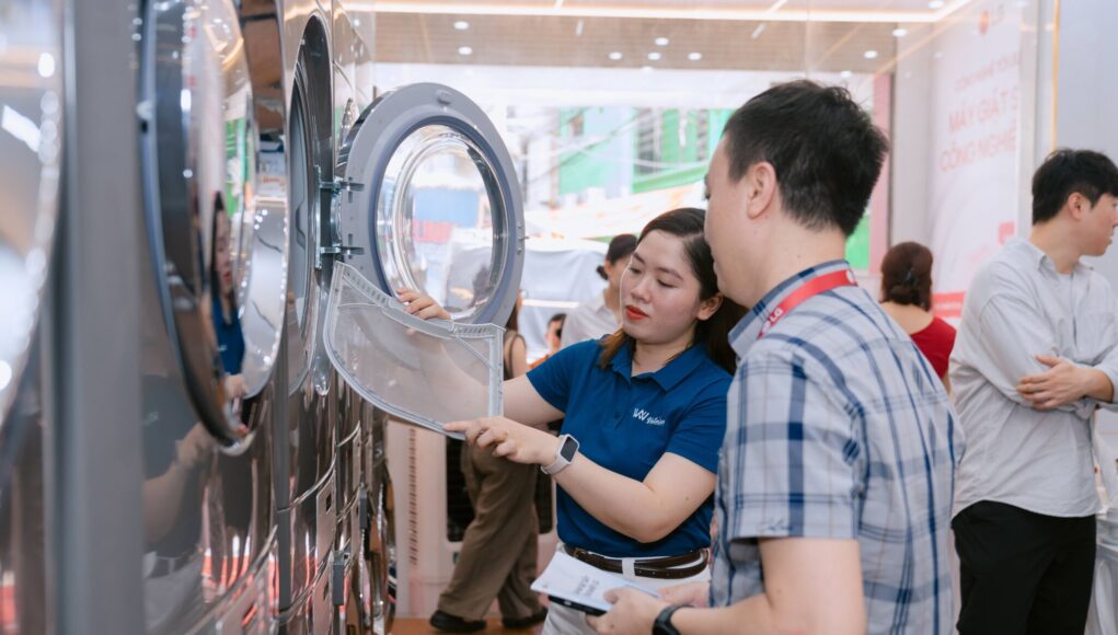 lg-cua-cua-hang-giat-say-thong-minh-2