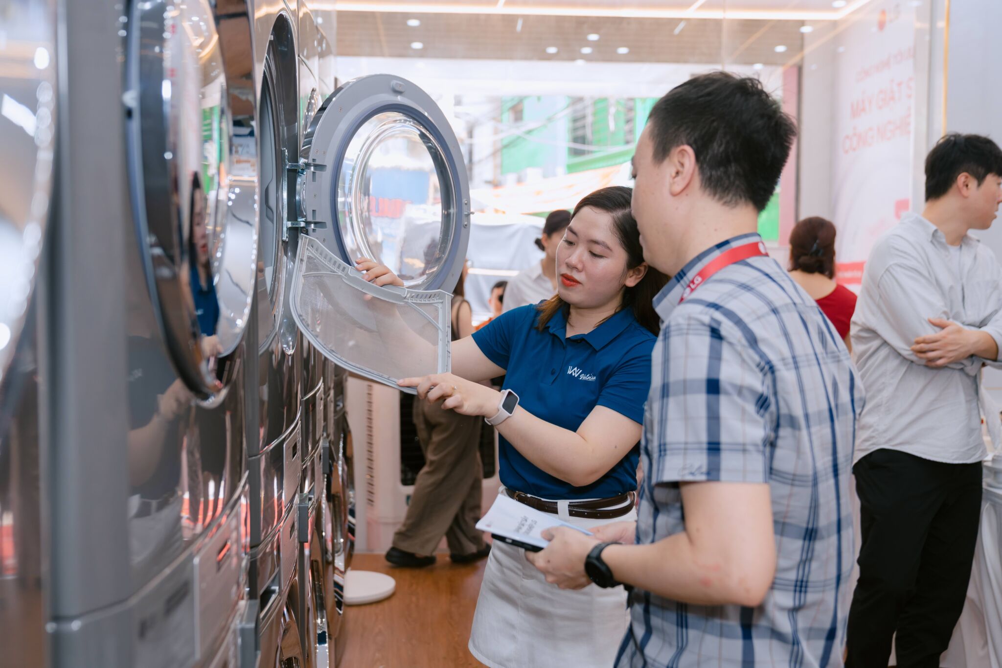 LG giới thiệu cửa cửa hàng giặt sấy thông minh, thúc đẩy xu hướng giặt sấy công nghiệp hiện đại tại Việt Nam LG giới thiệu cửa cửa hàng giặt sấy thông minh, thúc đẩy xu hướng giặt sấy công nghiệp hiện đại tại Việt Nam