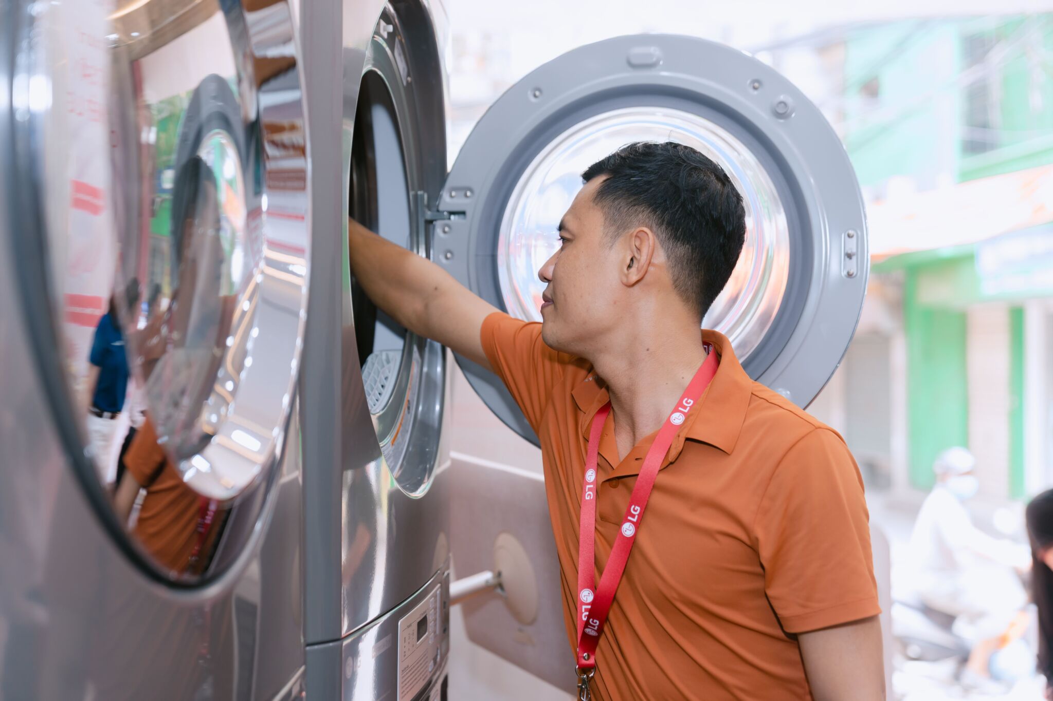 LG giới thiệu cửa cửa hàng giặt sấy thông minh, thúc đẩy xu hướng giặt sấy công nghiệp hiện đại tại Việt Nam LG giới thiệu cửa cửa hàng giặt sấy thông minh, thúc đẩy xu hướng giặt sấy công nghiệp hiện đại tại Việt Nam