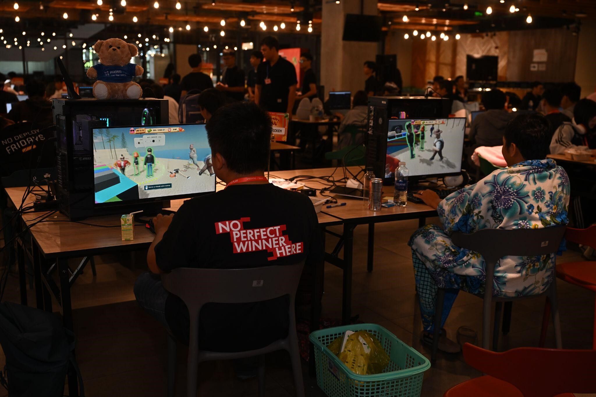 Chung kết cuộc thi làm game AI "Prompt To Play" Prompt To Play 2026: 24 giờ căng não của hơn 80 nhà làm game tại cuộc thi phát triển game AI đầu tiên tại Việt Nam