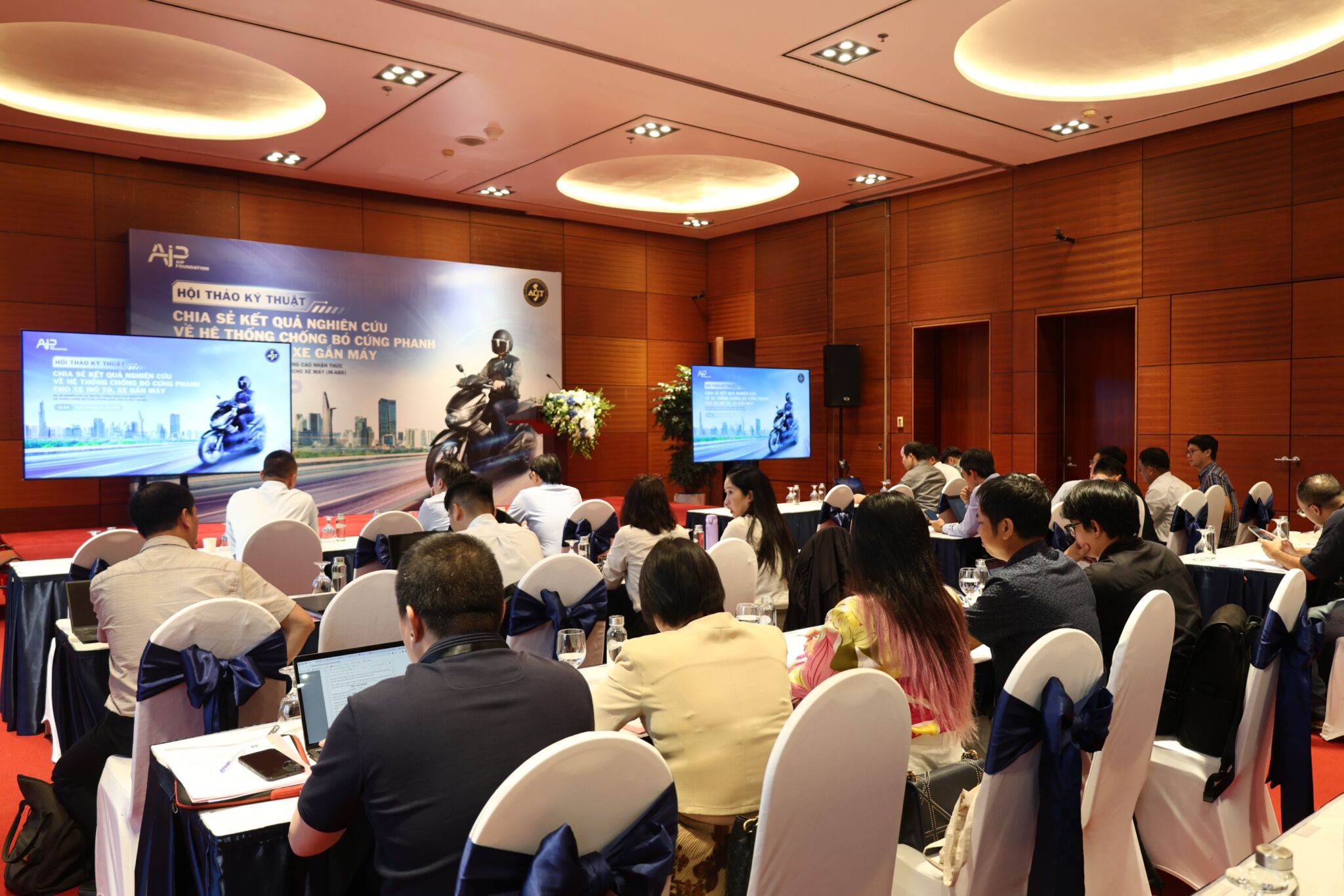 Nghiên cứu mới tại Việt Nam cung cấp bằng chứng về tiềm năng của hệ thống chống bó cứng phanh (ABS) trong nâng cao an toàn giao thông cho người đi xe mô tô Nghiên cứu mới tại Việt Nam cung cấp bằng chứng về tiềm năng của hệ thống chống bó cứng phanh (ABS) trong nâng cao an toàn giao thông cho người đi xe mô tô
