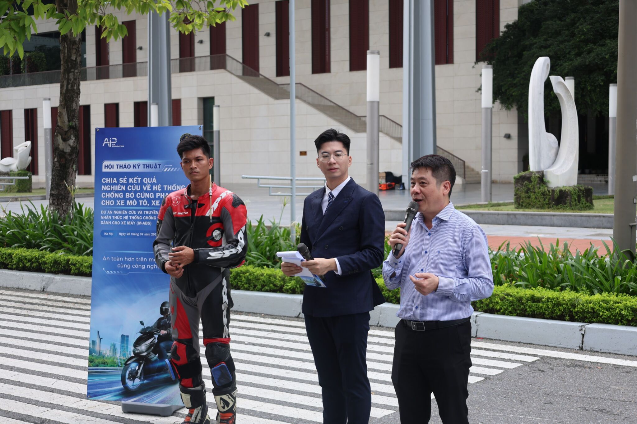 Nghiên cứu mới tại Việt Nam cung cấp bằng chứng về tiềm năng của hệ thống chống bó cứng phanh (ABS) trong nâng cao an toàn giao thông cho người đi xe mô tô Nghiên cứu mới tại Việt Nam cung cấp bằng chứng về tiềm năng của hệ thống chống bó cứng phanh (ABS) trong nâng cao an toàn giao thông cho người đi xe mô tô