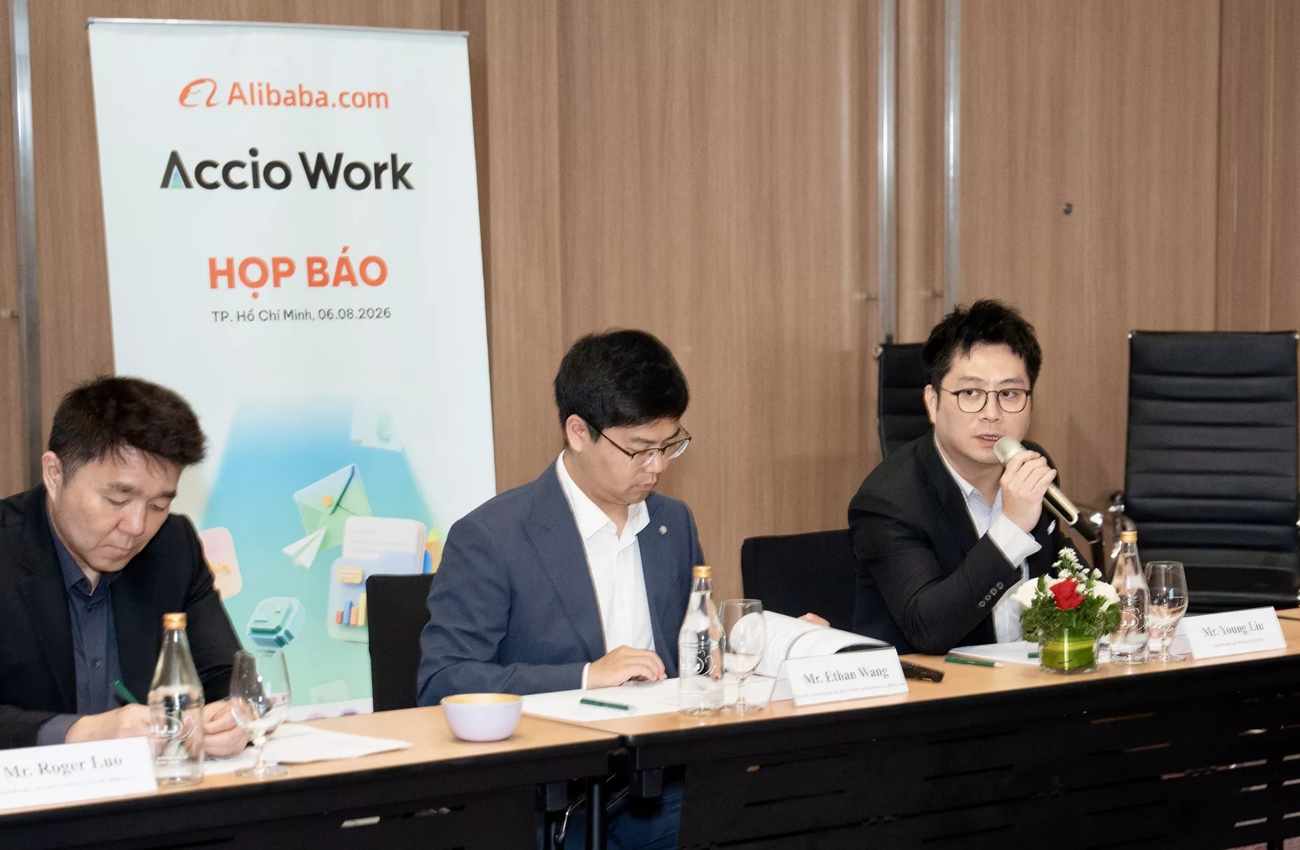 Alibaba.com ra mắt đội ngũ kinh doanh AI tác nhân “Accio Work” tại Việt Nam Alibaba.com ra mắt đội ngũ kinh doanh AI tác nhân “Accio Work” tại Việt Nam