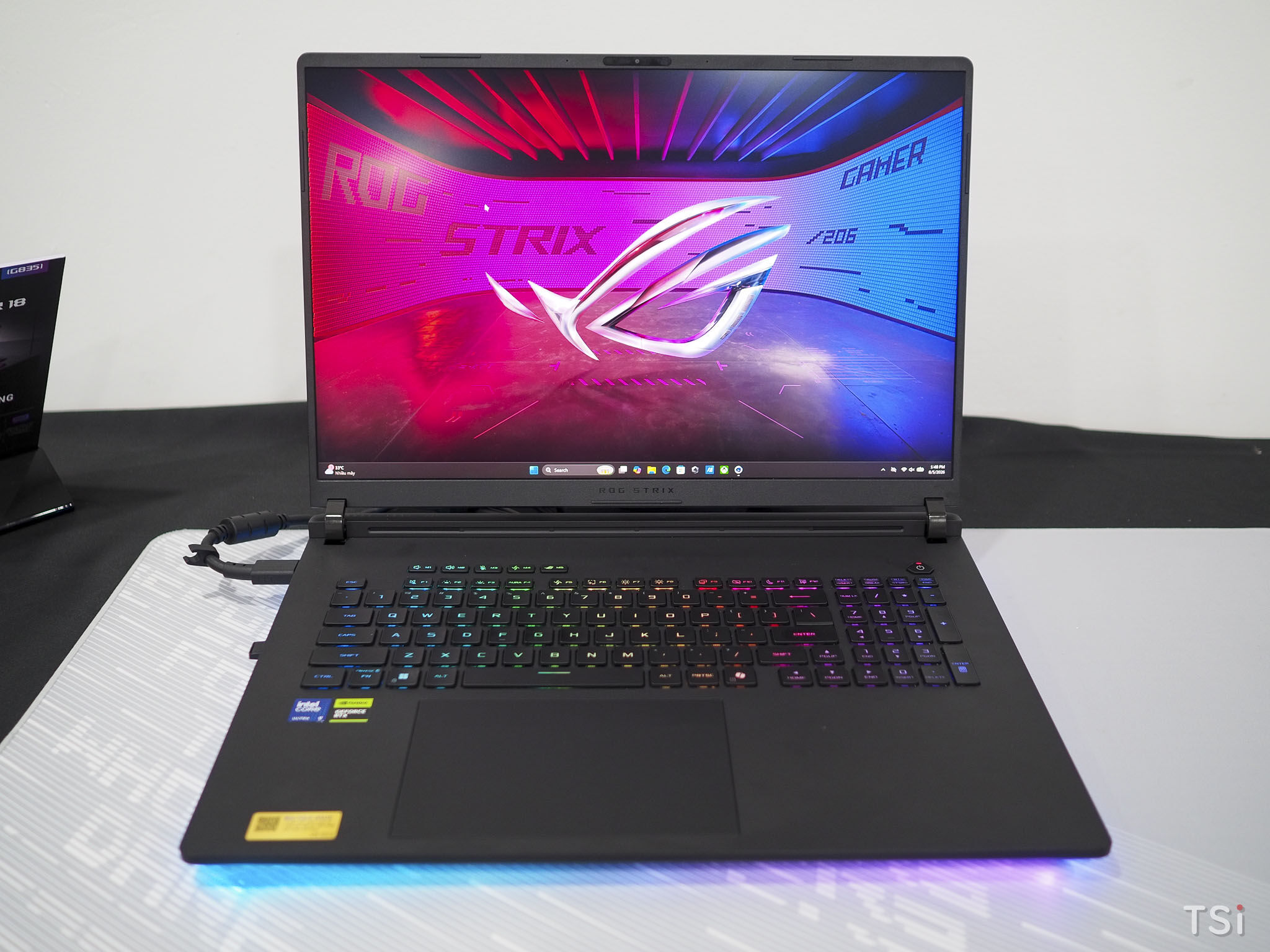 ASUS Republic of Gamers ra mắt ROG Strix SCAR 18 2026 tại Việt Nam ASUS Republic of Gamers ra mắt ROG Strix SCAR 18 2026 tại Việt Nam