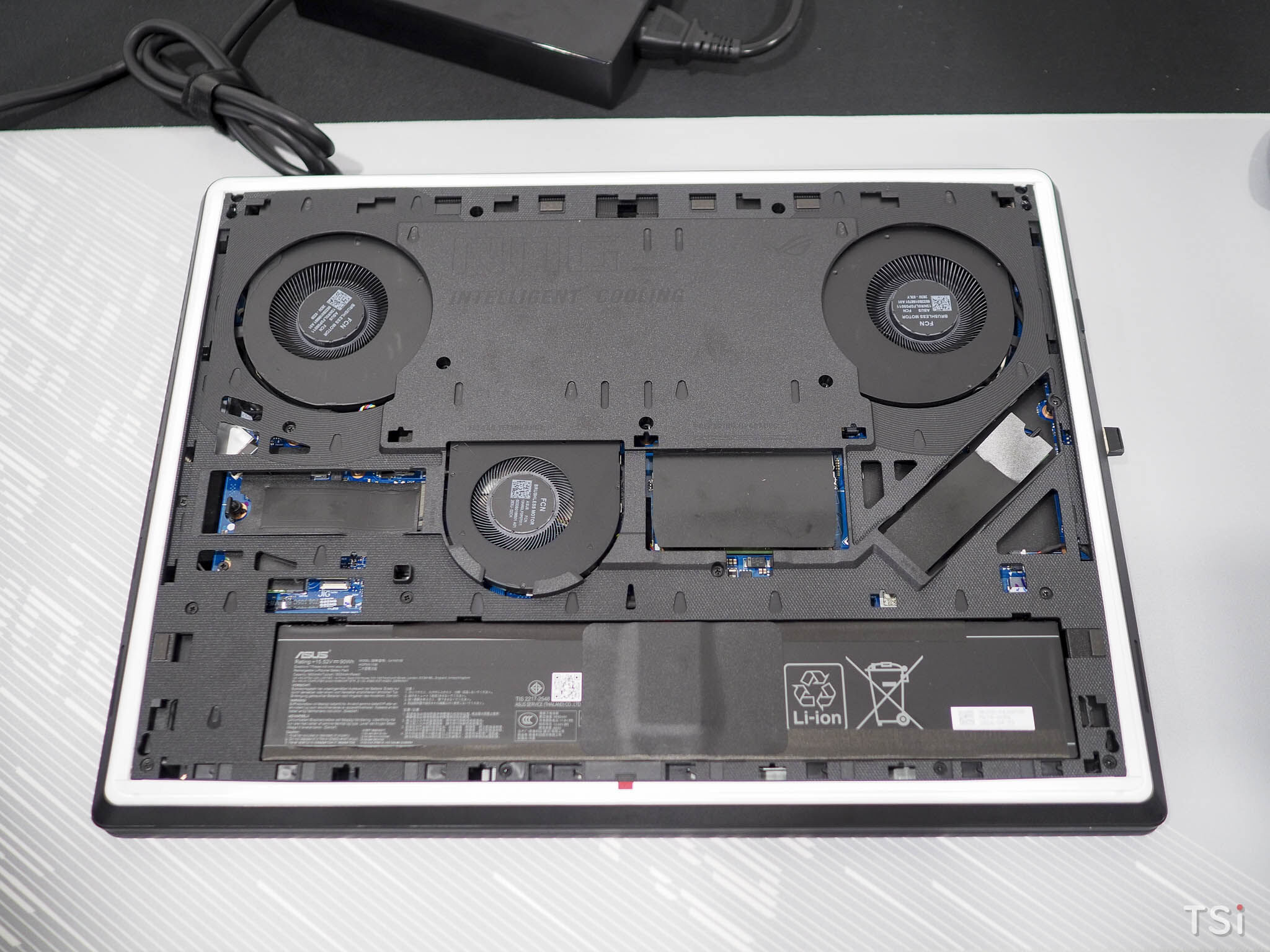 ASUS Republic of Gamers ra mắt ROG Strix SCAR 18 2026 tại Việt Nam ASUS Republic of Gamers ra mắt ROG Strix SCAR 18 2026 tại Việt Nam