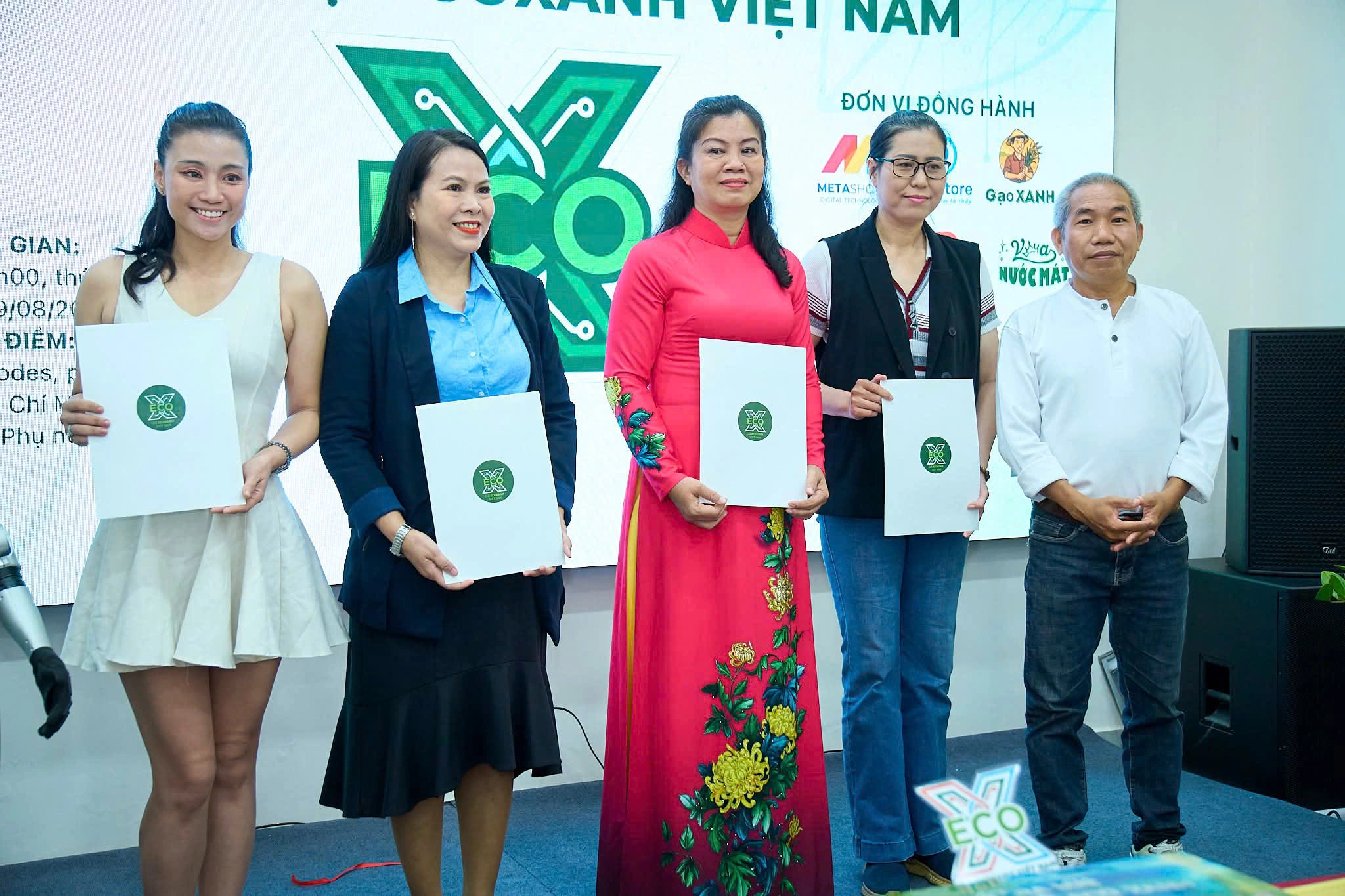 Câu lạc bộ ECOXANH Việt Nam chính thức ra mắt Câu lạc bộ ECOXANH Việt Nam chính thức ra mắt